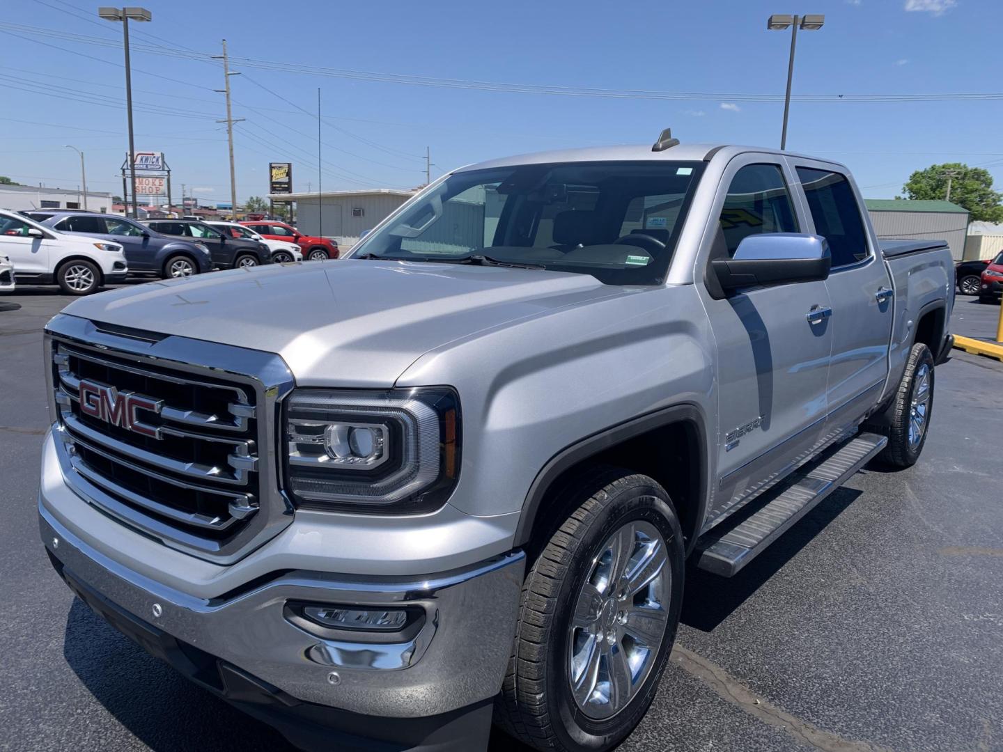 2018 SILVER /GRAY GMC Sierra 1500 SLT Crew Cab Long Box 2WD (3GTU1NER9JG) with an 5.3L V8 OHV 16V engine, Automatic transmission, located at 506 S. Kingshighway, Cape Girardeau, MO, 63703, (573) 235-5000, 37.294991, -89.553635 - 2018 GMC Sierra 1500 SLT Crew Cab Long Box 2WD 105,xxx miles Heated Seats Cooled Seats Leather Backup Cam Bluetooth Heated Steering Wheel Power Windows/Locks/Mirrors Keyless Entry Remote Start We have financing available and we accept trades! Fill out a credit application on our website o - Photo#3