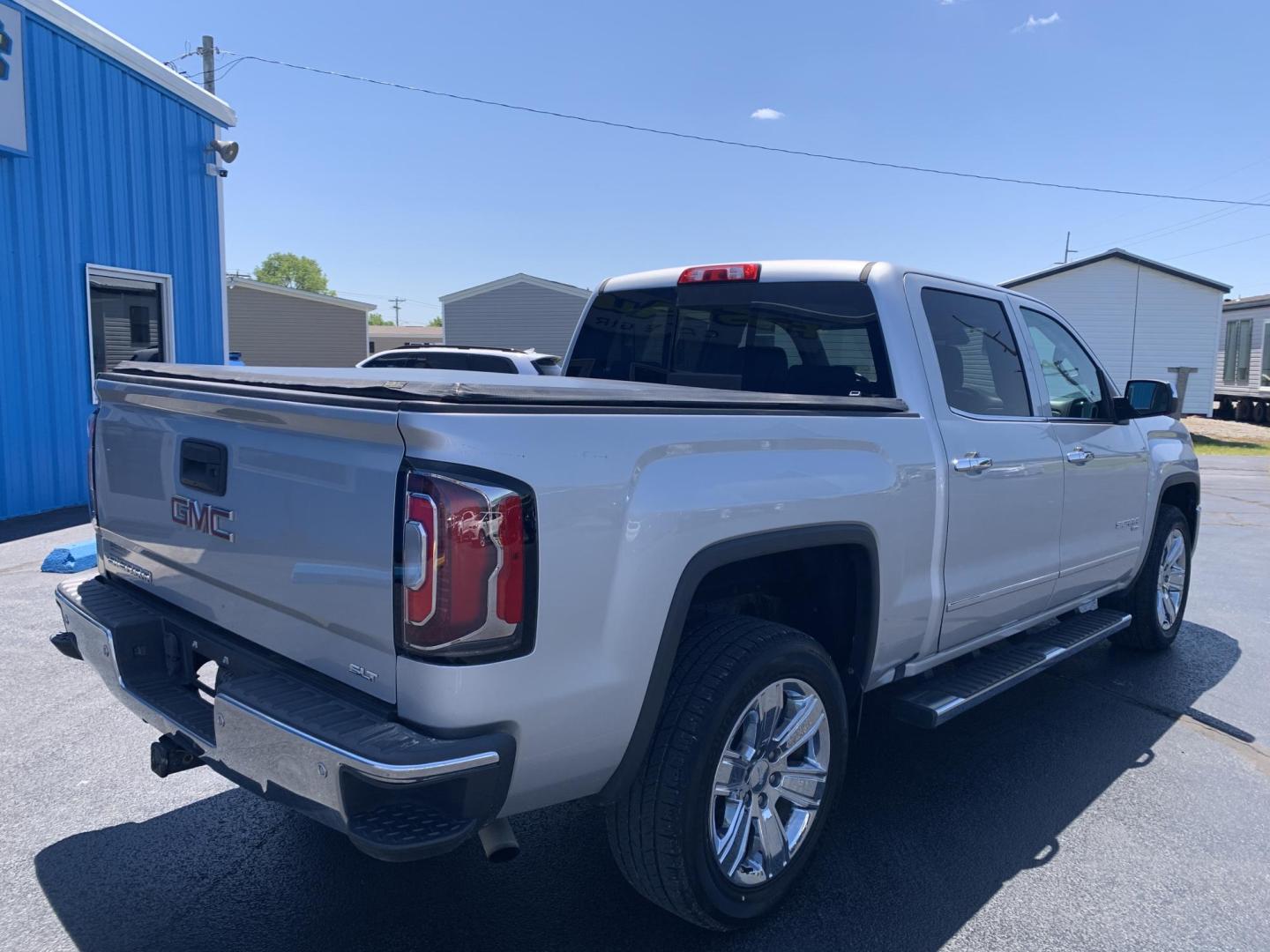 2018 SILVER /GRAY GMC Sierra 1500 SLT Crew Cab Long Box 2WD (3GTU1NER9JG) with an 5.3L V8 OHV 16V engine, Automatic transmission, located at 506 S. Kingshighway, Cape Girardeau, MO, 63703, (573) 235-5000, 37.294991, -89.553635 - 2018 GMC Sierra 1500 SLT Crew Cab Long Box 2WD 105,xxx miles Heated Seats Cooled Seats Leather Backup Cam Bluetooth Heated Steering Wheel Power Windows/Locks/Mirrors Keyless Entry Remote Start We have financing available and we accept trades! Fill out a credit application on our website o - Photo#8