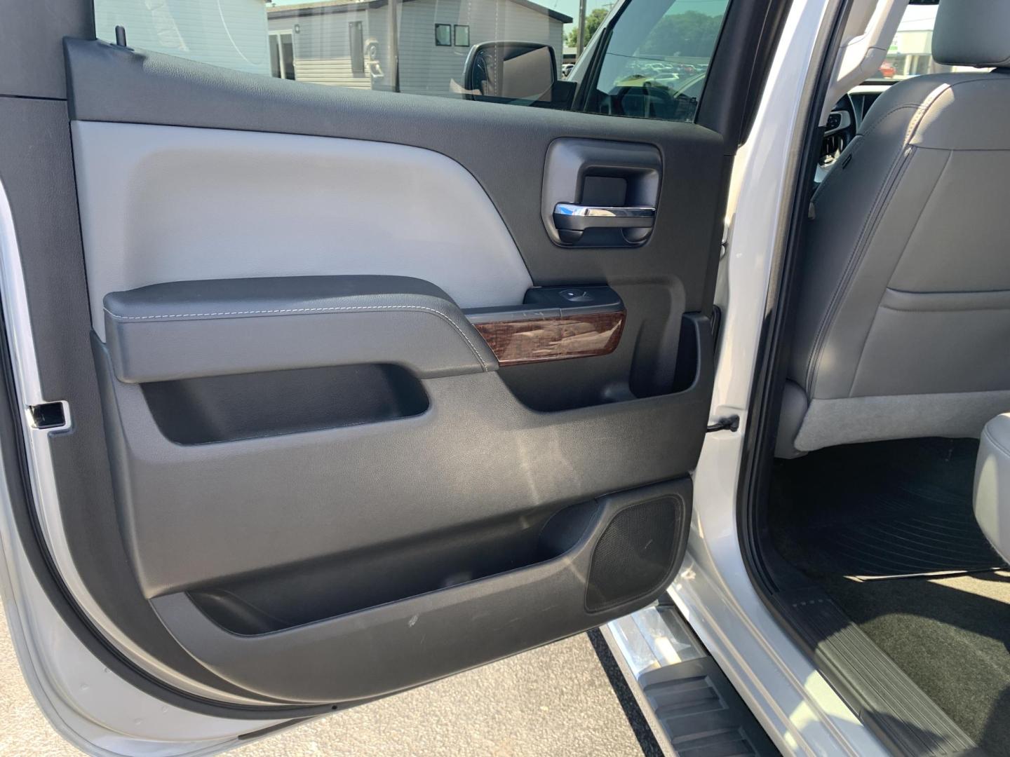 2018 SILVER /GRAY GMC Sierra 1500 SLT Crew Cab Long Box 2WD (3GTU1NER9JG) with an 5.3L V8 OHV 16V engine, Automatic transmission, located at 506 S. Kingshighway, Cape Girardeau, MO, 63703, (573) 235-5000, 37.294991, -89.553635 - 2018 GMC Sierra 1500 SLT Crew Cab Long Box 2WD 105,xxx miles Heated Seats Cooled Seats Leather Backup Cam Bluetooth Heated Steering Wheel Power Windows/Locks/Mirrors Keyless Entry Remote Start We have financing available and we accept trades! Fill out a credit application on our website o - Photo#15
