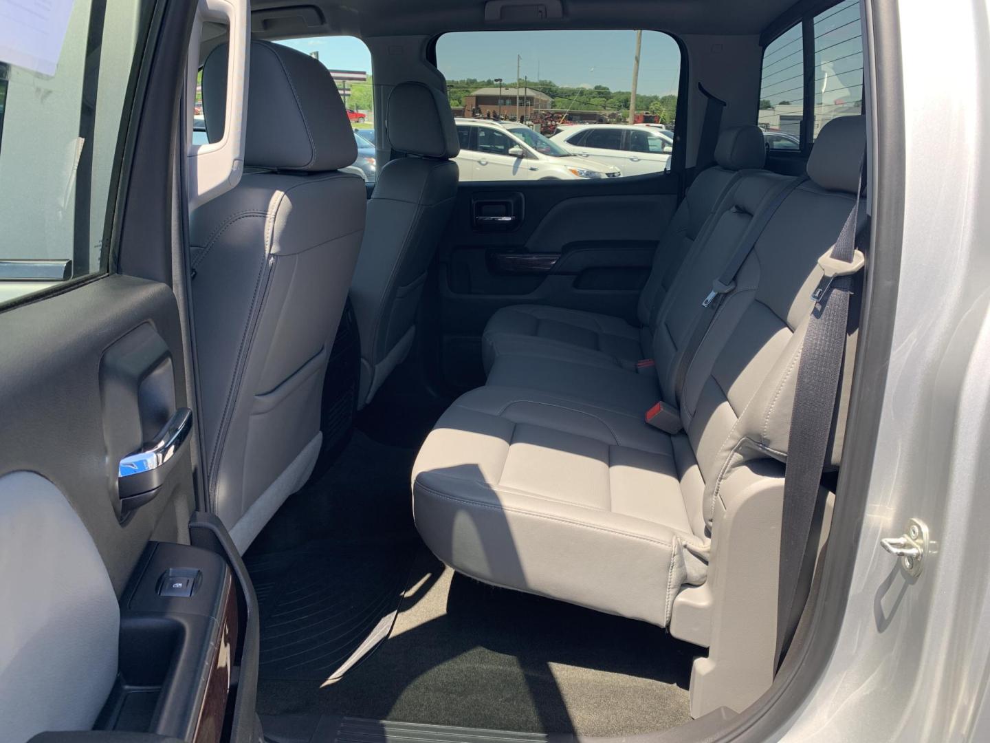 2018 SILVER /GRAY GMC Sierra 1500 SLT Crew Cab Long Box 2WD (3GTU1NER9JG) with an 5.3L V8 OHV 16V engine, Automatic transmission, located at 506 S. Kingshighway, Cape Girardeau, MO, 63703, (573) 235-5000, 37.294991, -89.553635 - 2018 GMC Sierra 1500 SLT Crew Cab Long Box 2WD 105,xxx miles Heated Seats Cooled Seats Leather Backup Cam Bluetooth Heated Steering Wheel Power Windows/Locks/Mirrors Keyless Entry Remote Start We have financing available and we accept trades! Fill out a credit application on our website o - Photo#16