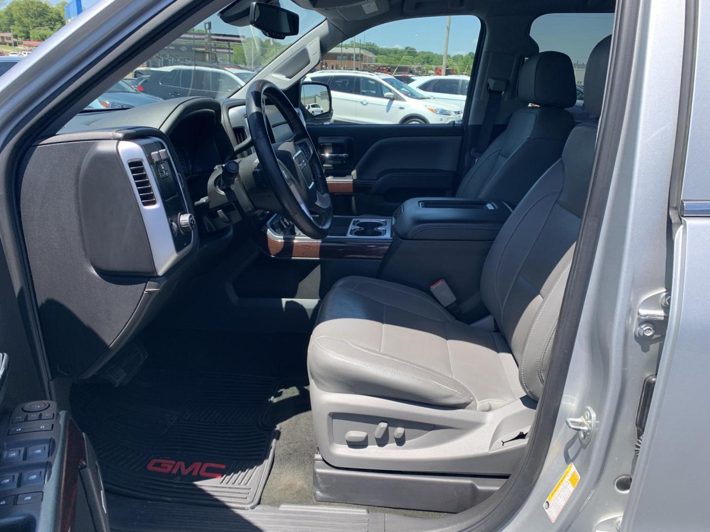 2018 SILVER /GRAY GMC Sierra 1500 SLT Crew Cab Long Box 2WD (3GTU1NER9JG) with an 5.3L V8 OHV 16V engine, Automatic transmission, located at 506 S. Kingshighway, Cape Girardeau, MO, 63703, (573) 235-5000, 37.294991, -89.553635 - 2018 GMC Sierra 1500 SLT Crew Cab Long Box 2WD 105,xxx miles Heated Seats Cooled Seats Leather Backup Cam Bluetooth Heated Steering Wheel Power Windows/Locks/Mirrors Keyless Entry Remote Start We have financing available and we accept trades! Fill out a credit application on our website o - Photo#18