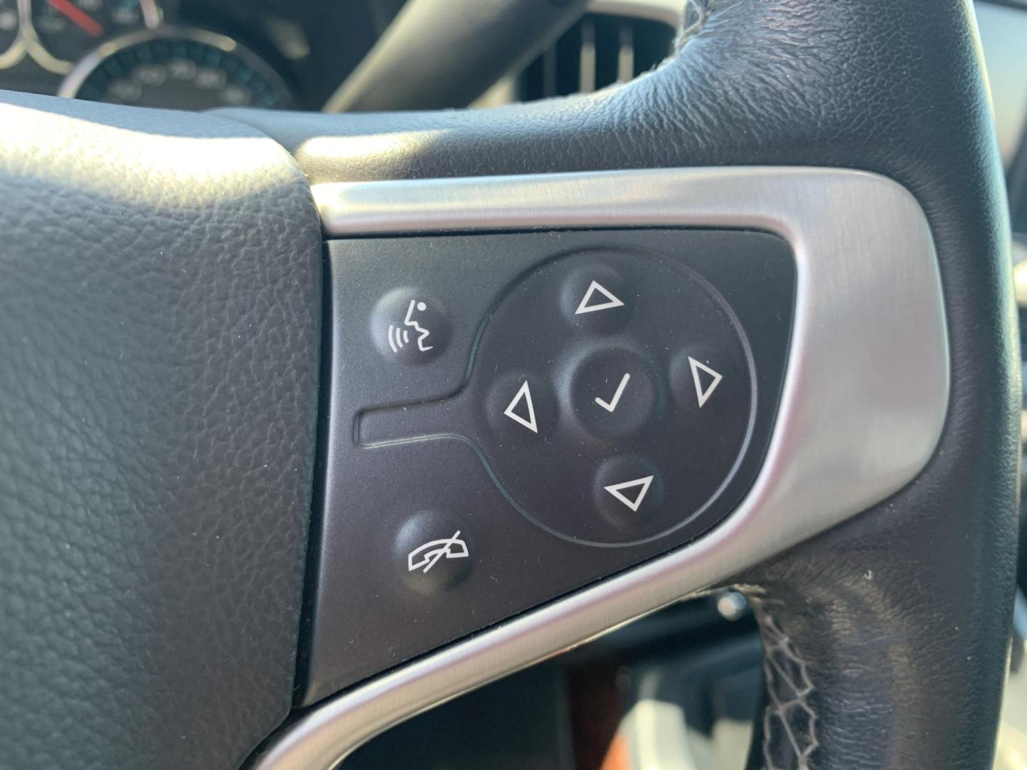 2018 SILVER /GRAY GMC Sierra 1500 SLT Crew Cab Long Box 2WD (3GTU1NER9JG) with an 5.3L V8 OHV 16V engine, Automatic transmission, located at 506 S. Kingshighway, Cape Girardeau, MO, 63703, (573) 235-5000, 37.294991, -89.553635 - 2018 GMC Sierra 1500 SLT Crew Cab Long Box 2WD 105,xxx miles Heated Seats Cooled Seats Leather Backup Cam Bluetooth Heated Steering Wheel Power Windows/Locks/Mirrors Keyless Entry Remote Start We have financing available and we accept trades! Fill out a credit application on our website o - Photo#24