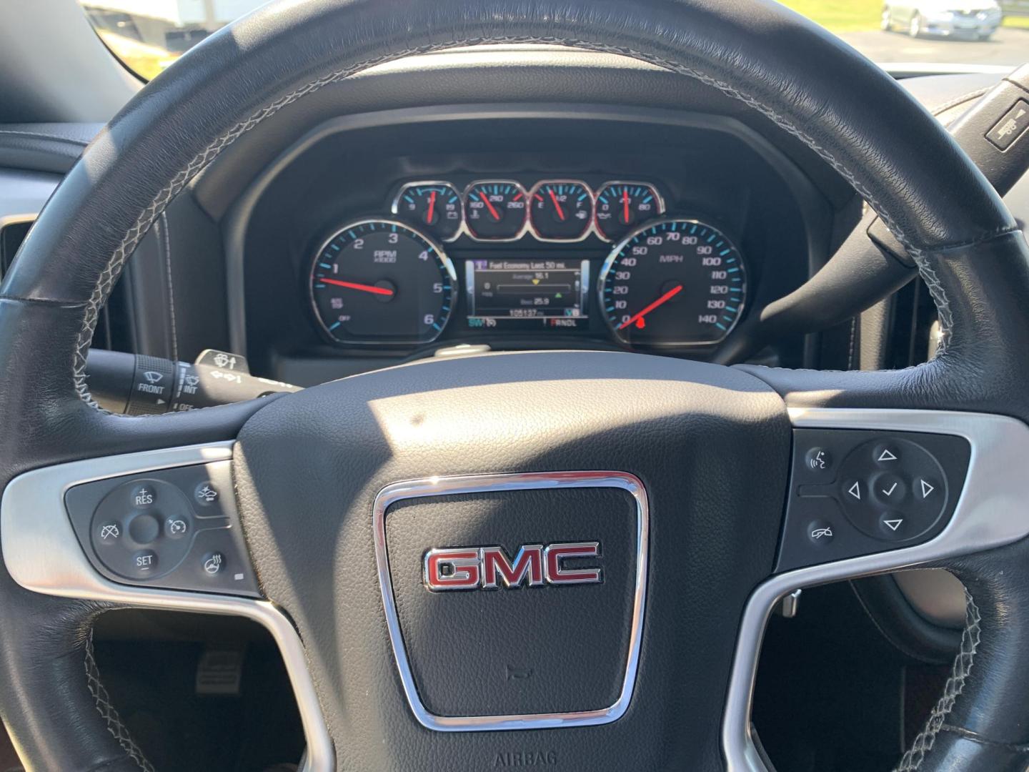 2018 SILVER /GRAY GMC Sierra 1500 SLT Crew Cab Long Box 2WD (3GTU1NER9JG) with an 5.3L V8 OHV 16V engine, Automatic transmission, located at 506 S. Kingshighway, Cape Girardeau, MO, 63703, (573) 235-5000, 37.294991, -89.553635 - 2018 GMC Sierra 1500 SLT Crew Cab Long Box 2WD 105,xxx miles Heated Seats Cooled Seats Leather Backup Cam Bluetooth Heated Steering Wheel Power Windows/Locks/Mirrors Keyless Entry Remote Start We have financing available and we accept trades! Fill out a credit application on our website o - Photo#27