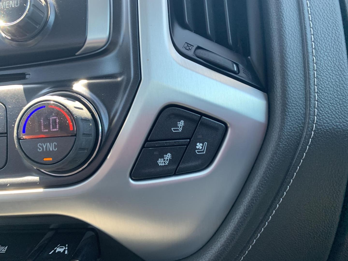 2018 SILVER /GRAY GMC Sierra 1500 SLT Crew Cab Long Box 2WD (3GTU1NER9JG) with an 5.3L V8 OHV 16V engine, Automatic transmission, located at 506 S. Kingshighway, Cape Girardeau, MO, 63703, (573) 235-5000, 37.294991, -89.553635 - 2018 GMC Sierra 1500 SLT Crew Cab Long Box 2WD 105,xxx miles Heated Seats Cooled Seats Leather Backup Cam Bluetooth Heated Steering Wheel Power Windows/Locks/Mirrors Keyless Entry Remote Start We have financing available and we accept trades! Fill out a credit application on our website o - Photo#36
