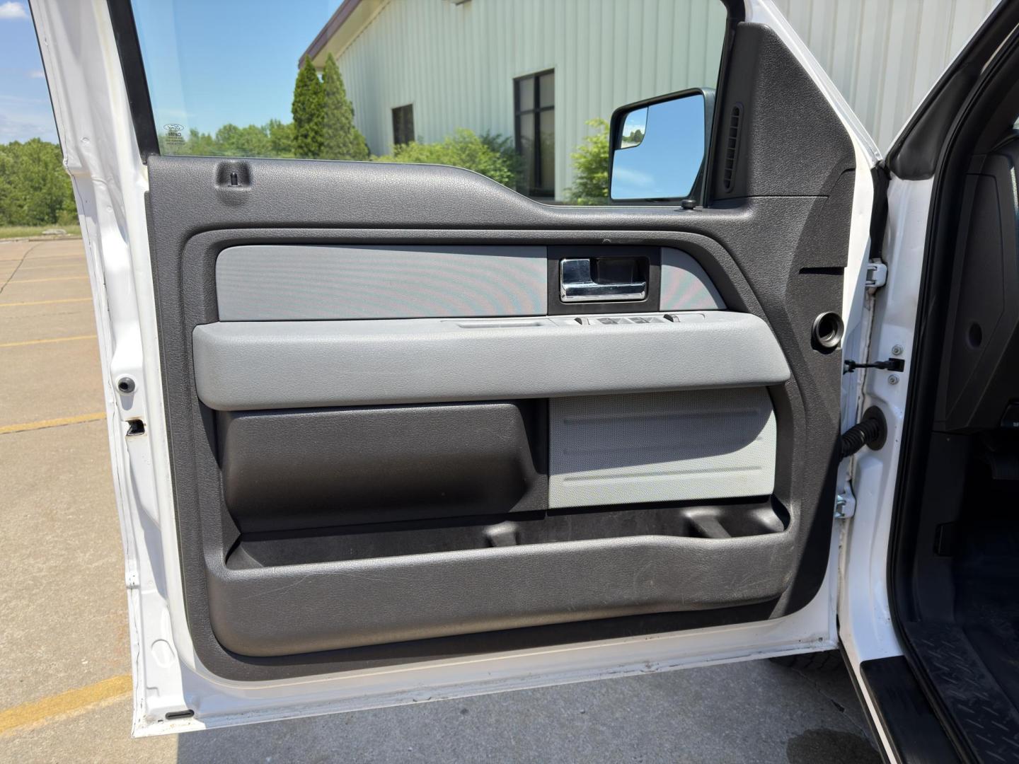 2014 WHITE /Gray Ford F-150 XL SuperCab 4WD (1FTFX1ET8EK) with an 3.5L V6 TURBO engine, Automatic transmission, located at 2990 Old Orchard Rd., Jackson, MO, 63755, 37.354214, -89.612106 - 2014 Ford F-150 XL 204xxx miles 4x4 3.5L V6 Automatic Cruise Power Windows/Locks/Mirrors We have financing available and we accept trades! Fill out a credit application on our website or come by today! If you have any questions, give us a call at (573) 204-7777 or visit our website at firsta - Photo#10