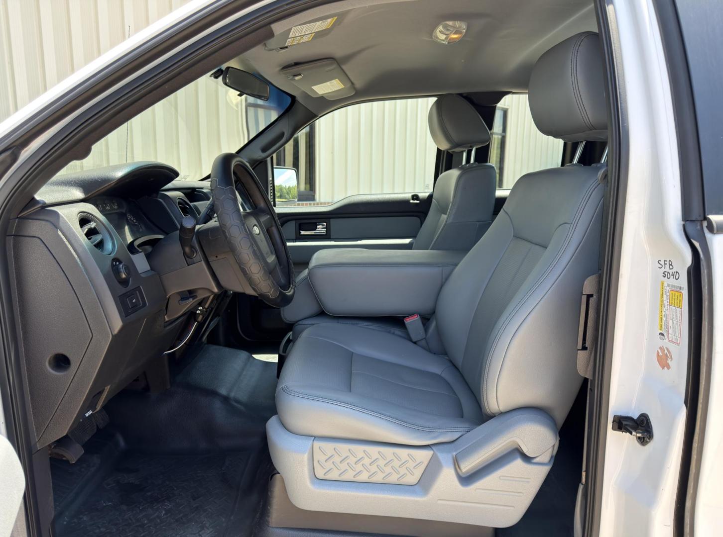 2014 WHITE /Gray Ford F-150 XL SuperCab 4WD (1FTFX1ET8EK) with an 3.5L V6 TURBO engine, Automatic transmission, located at 2990 Old Orchard Rd., Jackson, MO, 63755, 37.354214, -89.612106 - 2014 Ford F-150 XL 204xxx miles 4x4 3.5L V6 Automatic Cruise Power Windows/Locks/Mirrors We have financing available and we accept trades! Fill out a credit application on our website or come by today! If you have any questions, give us a call at (573) 204-7777 or visit our website at firsta - Photo#11