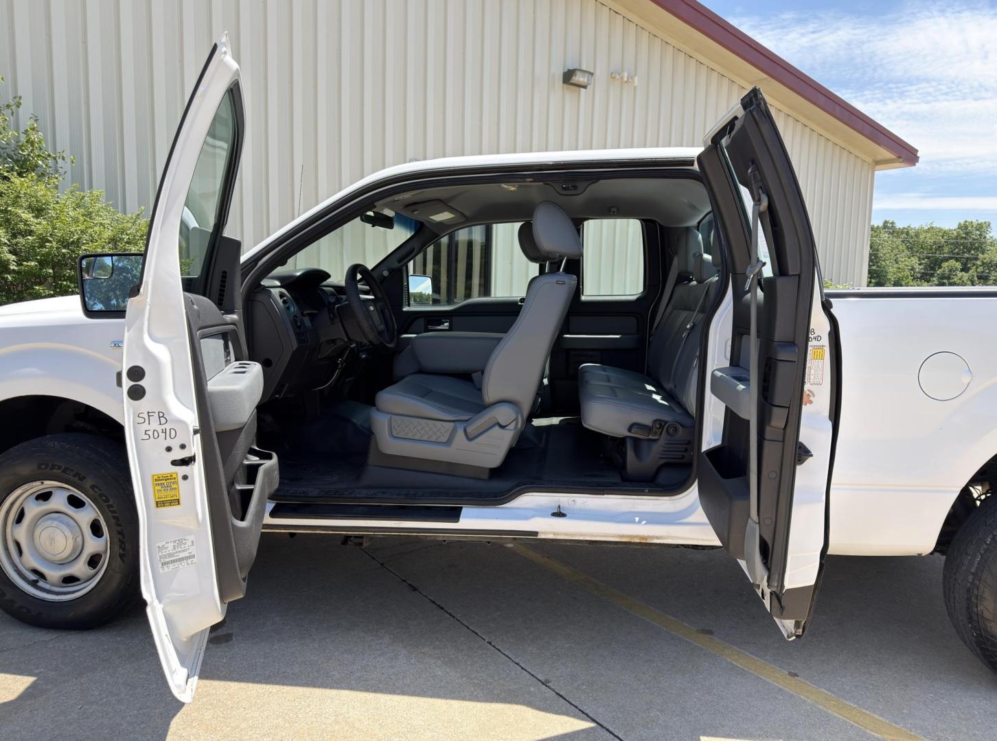 2014 WHITE /Gray Ford F-150 XL SuperCab 4WD (1FTFX1ET8EK) with an 3.5L V6 TURBO engine, Automatic transmission, located at 2990 Old Orchard Rd., Jackson, MO, 63755, 37.354214, -89.612106 - 2014 Ford F-150 XL 204xxx miles 4x4 3.5L V6 Automatic Cruise Power Windows/Locks/Mirrors We have financing available and we accept trades! Fill out a credit application on our website or come by today! If you have any questions, give us a call at (573) 204-7777 or visit our website at firsta - Photo#15