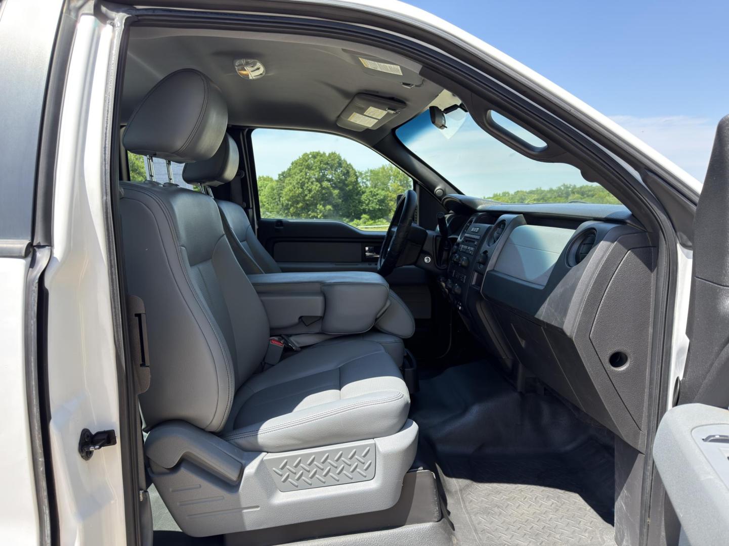 2014 WHITE /Gray Ford F-150 XL SuperCab 4WD (1FTFX1ET8EK) with an 3.5L V6 TURBO engine, Automatic transmission, located at 2990 Old Orchard Rd., Jackson, MO, 63755, 37.354214, -89.612106 - 2014 Ford F-150 XL 204xxx miles 4x4 3.5L V6 Automatic Cruise Power Windows/Locks/Mirrors We have financing available and we accept trades! Fill out a credit application on our website or come by today! If you have any questions, give us a call at (573) 204-7777 or visit our website at firsta - Photo#13