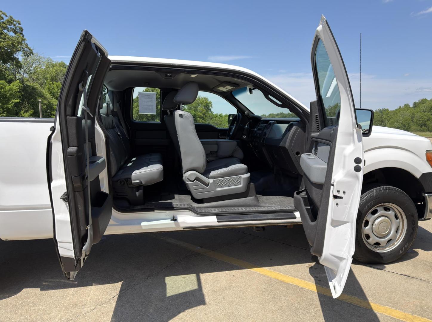 2014 WHITE /Gray Ford F-150 XL SuperCab 4WD (1FTFX1ET8EK) with an 3.5L V6 TURBO engine, Automatic transmission, located at 2990 Old Orchard Rd., Jackson, MO, 63755, 37.354214, -89.612106 - 2014 Ford F-150 XL 204xxx miles 4x4 3.5L V6 Automatic Cruise Power Windows/Locks/Mirrors We have financing available and we accept trades! Fill out a credit application on our website or come by today! If you have any questions, give us a call at (573) 204-7777 or visit our website at firsta - Photo#17