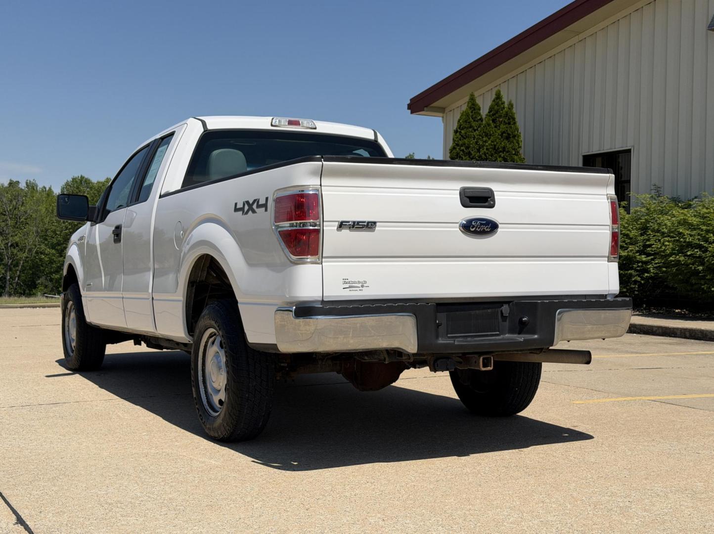 2014 WHITE /Gray Ford F-150 XL SuperCab 4WD (1FTFX1ET8EK) with an 3.5L V6 TURBO engine, Automatic transmission, located at 2990 Old Orchard Rd., Jackson, MO, 63755, 37.354214, -89.612106 - 2014 Ford F-150 XL 204xxx miles 4x4 3.5L V6 Automatic Cruise Power Windows/Locks/Mirrors We have financing available and we accept trades! Fill out a credit application on our website or come by today! If you have any questions, give us a call at (573) 204-7777 or visit our website at firsta - Photo#7