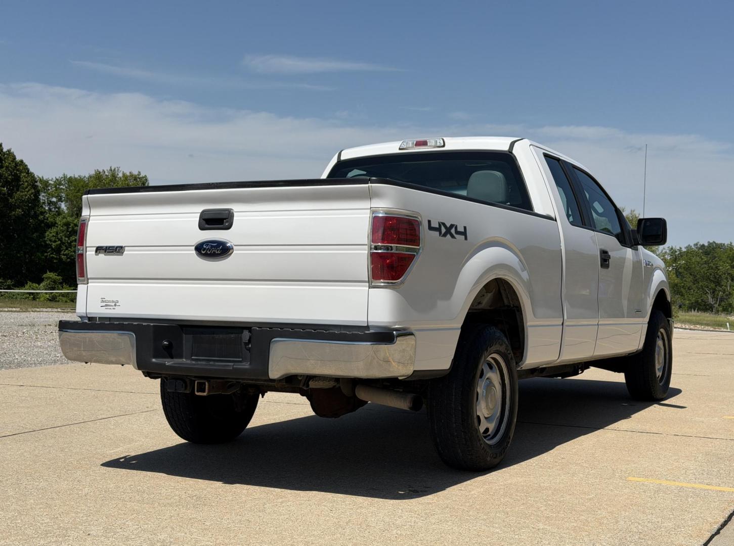 2014 WHITE /Gray Ford F-150 XL SuperCab 4WD (1FTFX1ET8EK) with an 3.5L V6 TURBO engine, Automatic transmission, located at 2990 Old Orchard Rd., Jackson, MO, 63755, 37.354214, -89.612106 - 2014 Ford F-150 XL 204xxx miles 4x4 3.5L V6 Automatic Cruise Power Windows/Locks/Mirrors We have financing available and we accept trades! Fill out a credit application on our website or come by today! If you have any questions, give us a call at (573) 204-7777 or visit our website at firsta - Photo#6