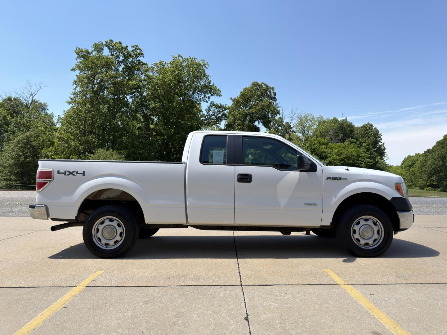 2014 WHITE /Gray Ford F-150 XL SuperCab 4WD (1FTFX1ET8EK) with an 3.5L V6 TURBO engine, Automatic transmission, located at 2990 Old Orchard Rd., Jackson, MO, 63755, 37.354214, -89.612106 - 2014 Ford F-150 XL 204xxx miles 4x4 3.5L V6 Automatic Cruise Power Windows/Locks/Mirrors We have financing available and we accept trades! Fill out a credit application on our website or come by today! If you have any questions, give us a call at (573) 204-7777 or visit our website at firsta - Photo#5
