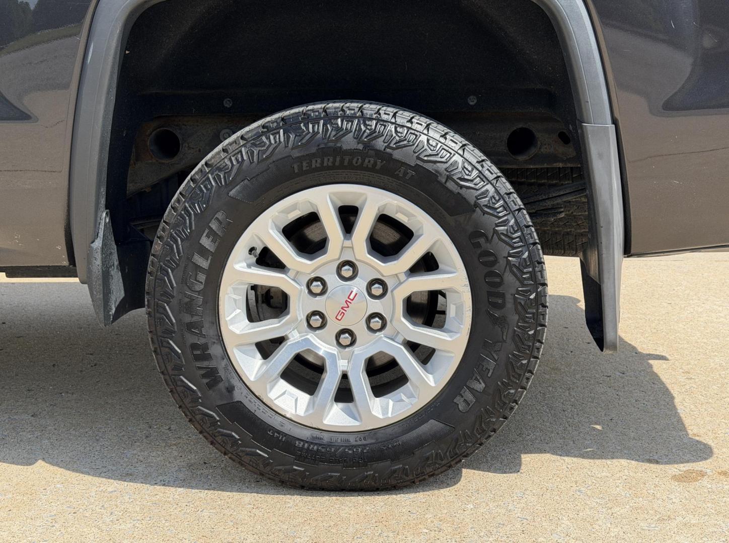 2016 GRAY /Black GMC Sierra 1500 SLE Double Cab 4WD (1GTV2MEC6GZ) with an 5.3L V8 engine, Automatic transmission, located at 2990 Old Orchard Rd., Jackson, MO, 63755, 37.354214, -89.612106 - 2016 GMC Sierra 1500 SLE 97xxx miles 4x4 5.3L V8 Automatic Backup Camera Power Driver Seat Bluetooth Remote Start Cruise Power Windows/Locks/Mirrors We have financing available and we accept trades! Fill out a credit application on our website or come by today! If you have any questions, - Photo#34