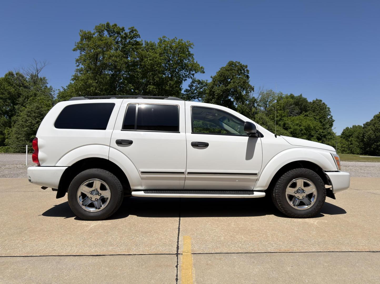 2005 WHITE /Gray Dodge Durango Limited 4WD (1D8HB58D55F) with an 5.7L V8 engine, Automatic transmission, located at 2990 Old Orchard Rd., Jackson, MO, 63755, 37.354214, -89.612106 - 2005 Dodge Durango Limited 196xxx miles 4 Wheel Drive 5.7L V8 HEMI Automatic Leather 3rd Row Rear Entertainment Navigation Power/Heated Seats Sunroof Cruise Power Windows/Locks/Mirrors We have financing available and we accept trades! Fill out a credit application on our website or come - Photo#10