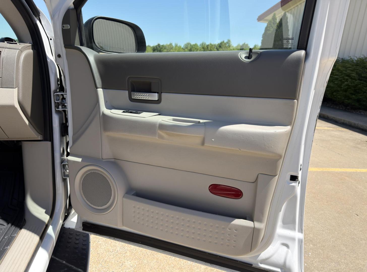 2005 WHITE /Gray Dodge Durango Limited 4WD (1D8HB58D55F) with an 5.7L V8 engine, Automatic transmission, located at 2990 Old Orchard Rd., Jackson, MO, 63755, 37.354214, -89.612106 - 2005 Dodge Durango Limited 196xxx miles 4 Wheel Drive 5.7L V8 HEMI Automatic Leather 3rd Row Rear Entertainment Navigation Power/Heated Seats Sunroof Cruise Power Windows/Locks/Mirrors We have financing available and we accept trades! Fill out a credit application on our website or come - Photo#17