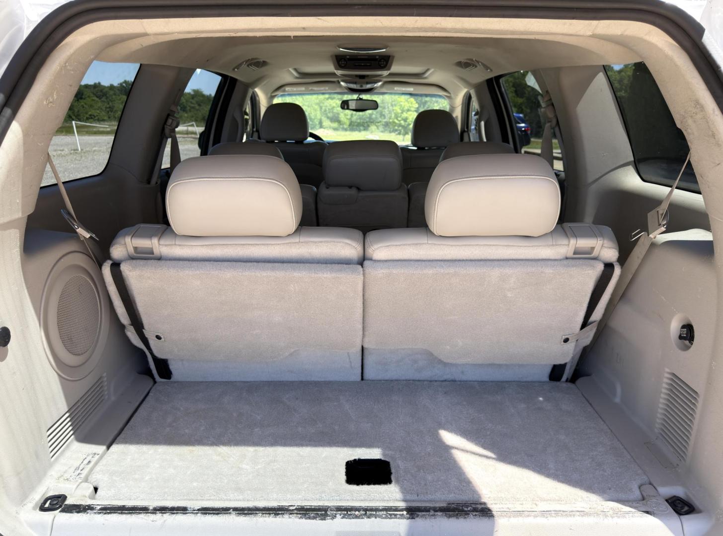 2005 WHITE /Gray Dodge Durango Limited 4WD (1D8HB58D55F) with an 5.7L V8 engine, Automatic transmission, located at 2990 Old Orchard Rd., Jackson, MO, 63755, 37.354214, -89.612106 - 2005 Dodge Durango Limited 196xxx miles 4 Wheel Drive 5.7L V8 HEMI Automatic Leather 3rd Row Rear Entertainment Navigation Power/Heated Seats Sunroof Cruise Power Windows/Locks/Mirrors We have financing available and we accept trades! Fill out a credit application on our website or come - Photo#23