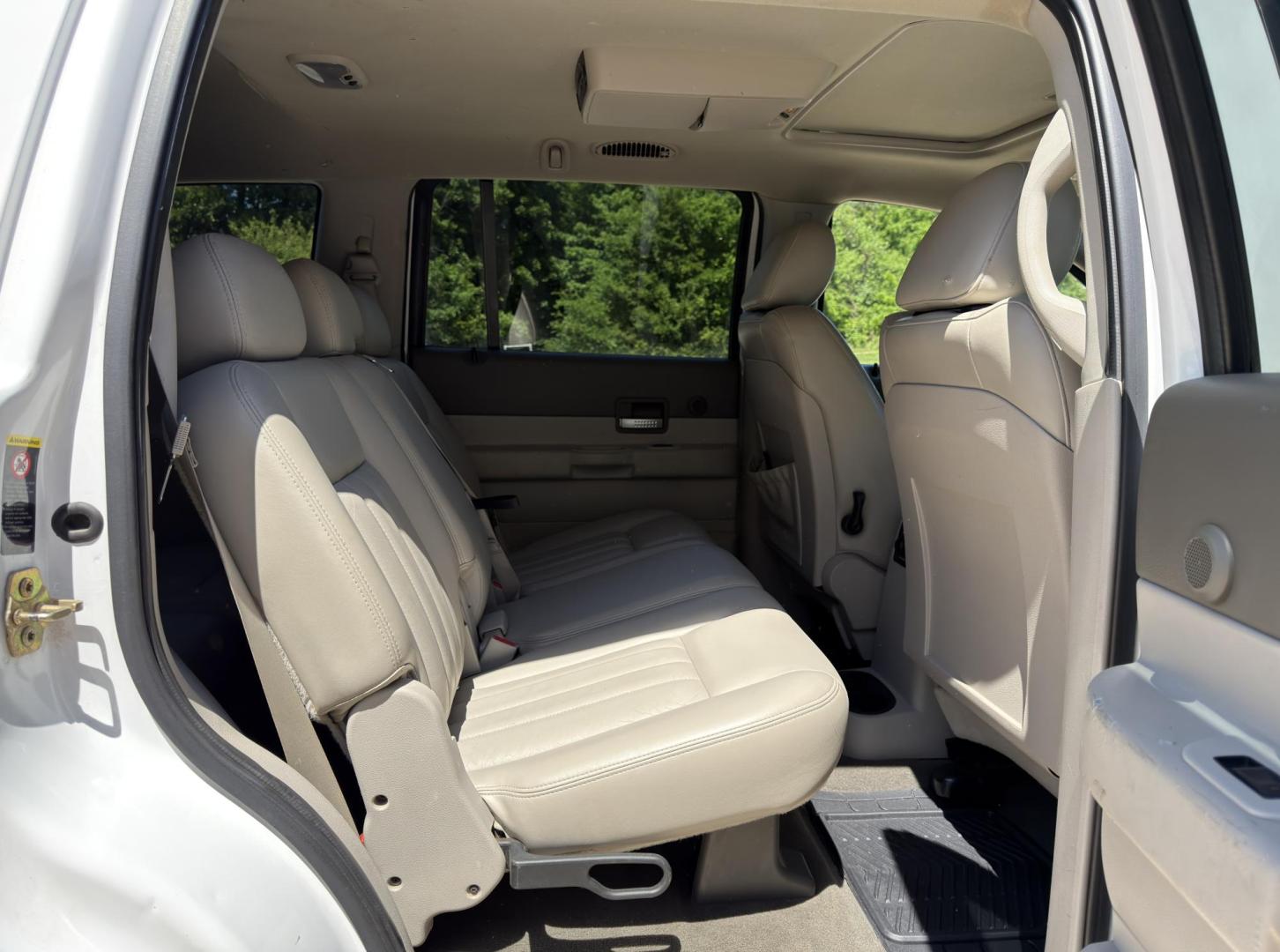 2005 WHITE /Gray Dodge Durango Limited 4WD (1D8HB58D55F) with an 5.7L V8 engine, Automatic transmission, located at 2990 Old Orchard Rd., Jackson, MO, 63755, 37.354214, -89.612106 - 2005 Dodge Durango Limited 196xxx miles 4 Wheel Drive 5.7L V8 HEMI Automatic Leather 3rd Row Rear Entertainment Navigation Power/Heated Seats Sunroof Cruise Power Windows/Locks/Mirrors We have financing available and we accept trades! Fill out a credit application on our website or come - Photo#20