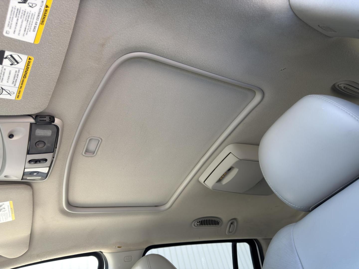 2005 WHITE /Gray Dodge Durango Limited 4WD (1D8HB58D55F) with an 5.7L V8 engine, Automatic transmission, located at 2990 Old Orchard Rd., Jackson, MO, 63755, 37.354214, -89.612106 - 2005 Dodge Durango Limited 196xxx miles 4 Wheel Drive 5.7L V8 HEMI Automatic Leather 3rd Row Rear Entertainment Navigation Power/Heated Seats Sunroof Cruise Power Windows/Locks/Mirrors We have financing available and we accept trades! Fill out a credit application on our website or come - Photo#5