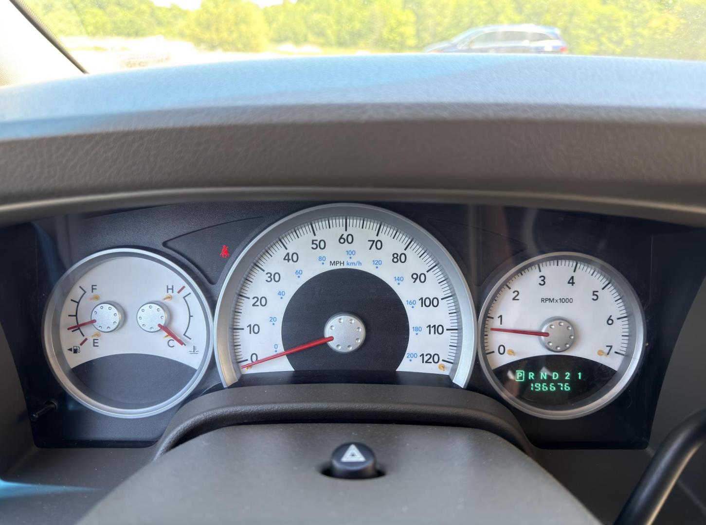 2005 WHITE /Gray Dodge Durango Limited 4WD (1D8HB58D55F) with an 5.7L V8 engine, Automatic transmission, located at 2990 Old Orchard Rd., Jackson, MO, 63755, 37.354214, -89.612106 - 2005 Dodge Durango Limited 196xxx miles 4 Wheel Drive 5.7L V8 HEMI Automatic Leather 3rd Row Rear Entertainment Navigation Power/Heated Seats Sunroof Cruise Power Windows/Locks/Mirrors We have financing available and we accept trades! Fill out a credit application on our website or come - Photo#1