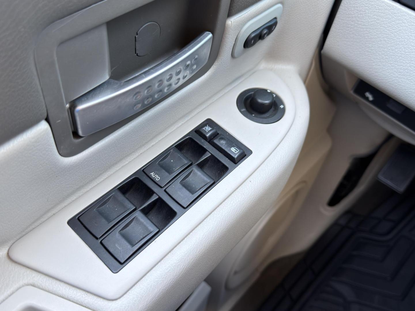 2005 WHITE /Gray Dodge Durango Limited 4WD (1D8HB58D55F) with an 5.7L V8 engine, Automatic transmission, located at 2990 Old Orchard Rd., Jackson, MO, 63755, 37.354214, -89.612106 - 2005 Dodge Durango Limited 196xxx miles 4 Wheel Drive 5.7L V8 HEMI Automatic Leather 3rd Row Rear Entertainment Navigation Power/Heated Seats Sunroof Cruise Power Windows/Locks/Mirrors We have financing available and we accept trades! Fill out a credit application on our website or come - Photo#30