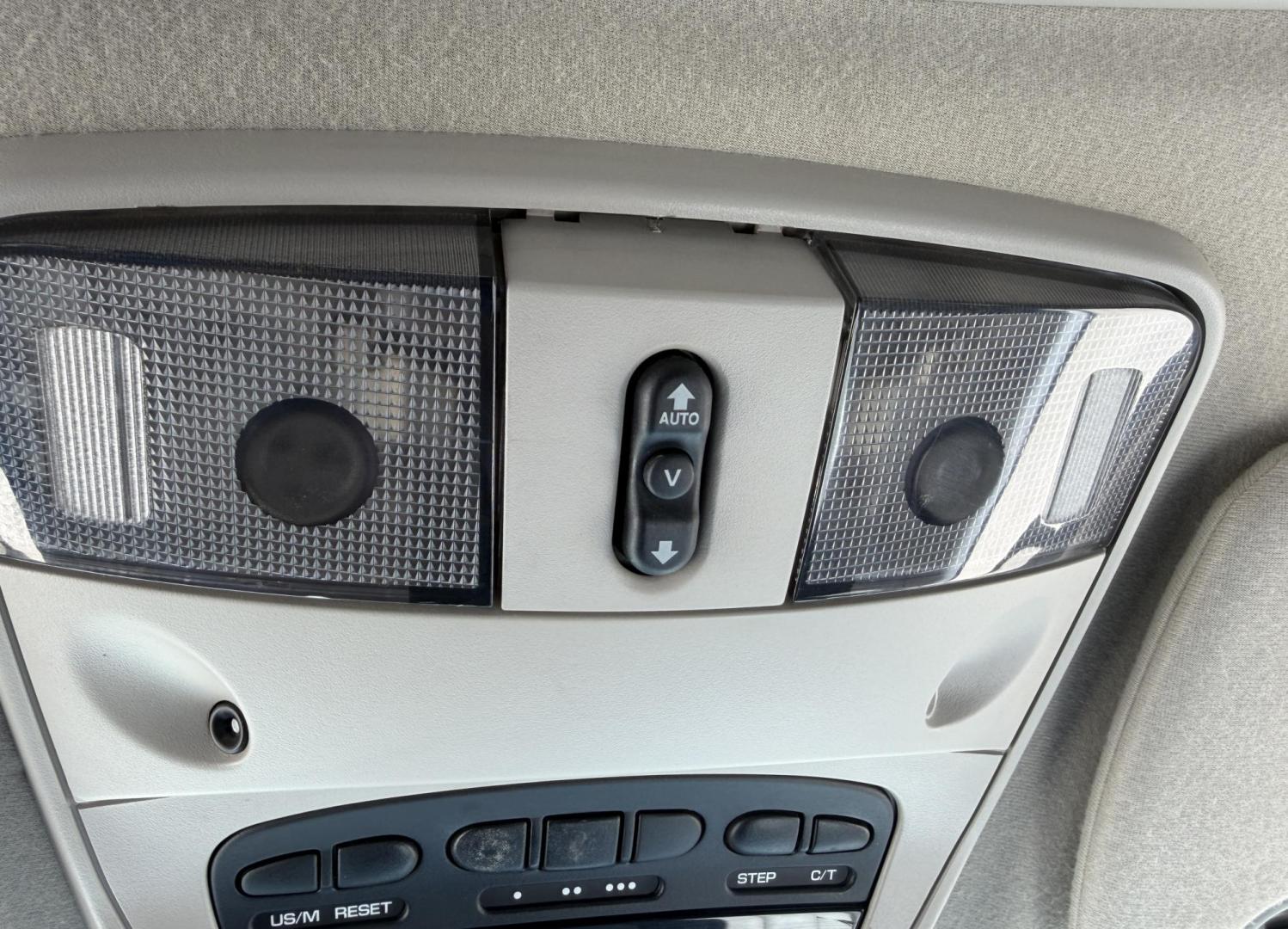 2005 WHITE /Gray Dodge Durango Limited 4WD (1D8HB58D55F) with an 5.7L V8 engine, Automatic transmission, located at 2990 Old Orchard Rd., Jackson, MO, 63755, 37.354214, -89.612106 - 2005 Dodge Durango Limited 196xxx miles 4 Wheel Drive 5.7L V8 HEMI Automatic Leather 3rd Row Rear Entertainment Navigation Power/Heated Seats Sunroof Cruise Power Windows/Locks/Mirrors We have financing available and we accept trades! Fill out a credit application on our website or come - Photo#32