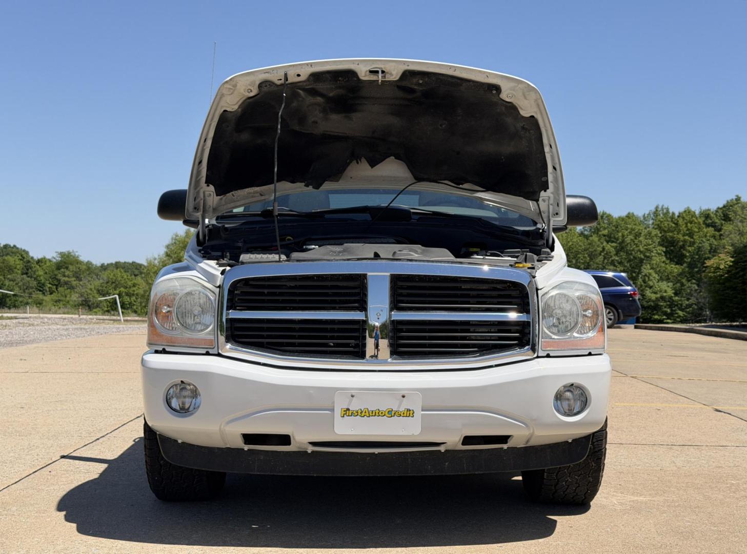 2005 WHITE /Gray Dodge Durango Limited 4WD (1D8HB58D55F) with an 5.7L V8 engine, Automatic transmission, located at 2990 Old Orchard Rd., Jackson, MO, 63755, 37.354214, -89.612106 - 2005 Dodge Durango Limited 196xxx miles 4 Wheel Drive 5.7L V8 HEMI Automatic Leather 3rd Row Rear Entertainment Navigation Power/Heated Seats Sunroof Cruise Power Windows/Locks/Mirrors We have financing available and we accept trades! Fill out a credit application on our website or come - Photo#35