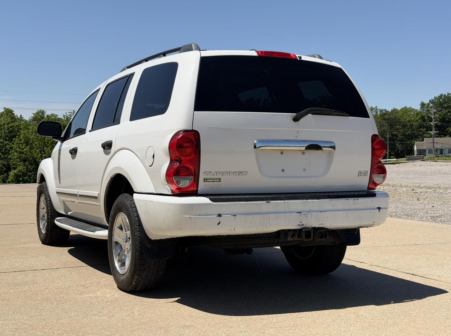 2005 WHITE /Gray Dodge Durango Limited 4WD (1D8HB58D55F) with an 5.7L V8 engine, Automatic transmission, located at 2990 Old Orchard Rd., Jackson, MO, 63755, 37.354214, -89.612106 - 2005 Dodge Durango Limited 196xxx miles 4 Wheel Drive 5.7L V8 HEMI Automatic Leather 3rd Row Rear Entertainment Navigation Power/Heated Seats Sunroof Cruise Power Windows/Locks/Mirrors We have financing available and we accept trades! Fill out a credit application on our website or come - Photo#12