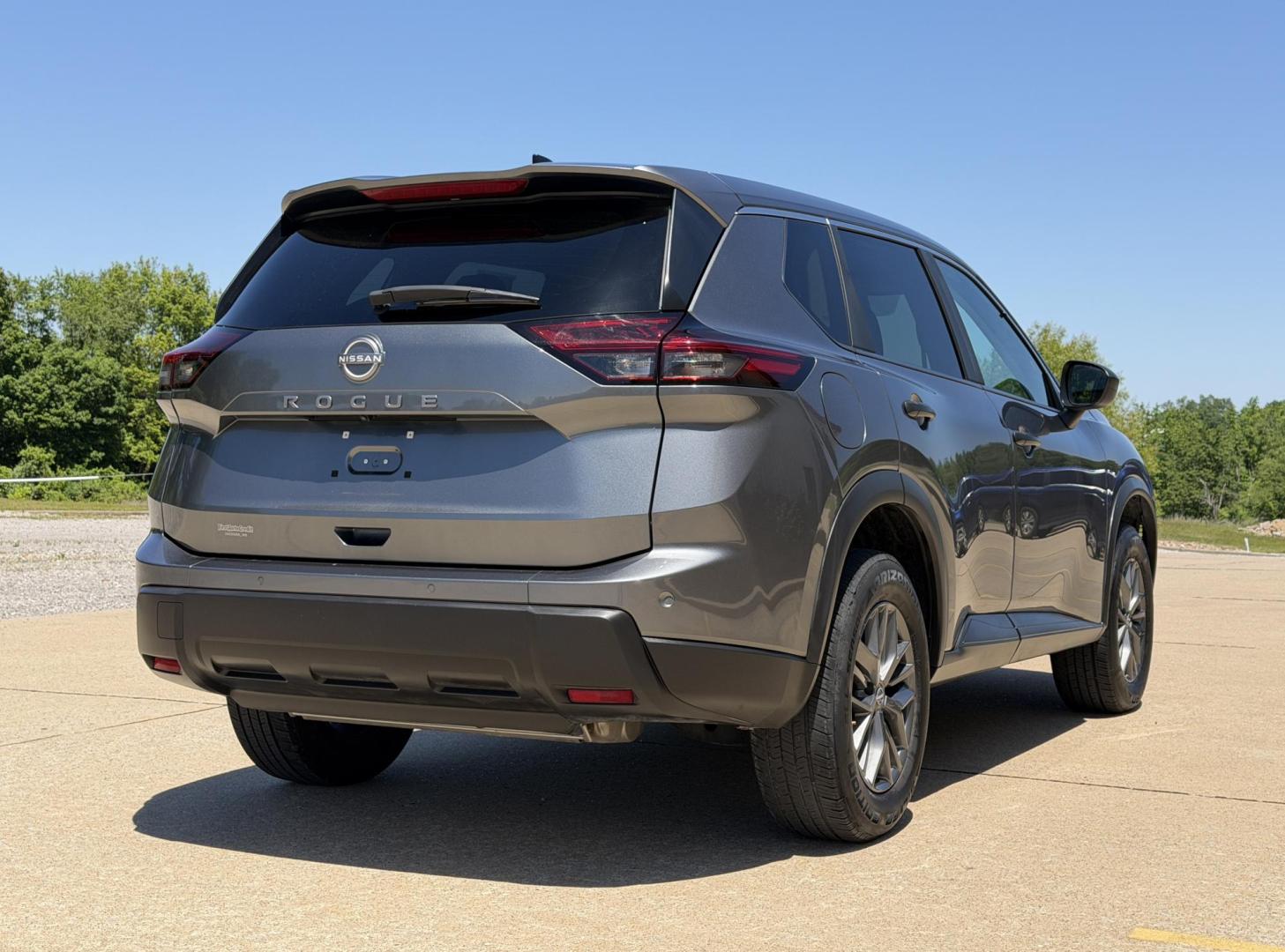 2024 GRAY /Black Nissan Rogue S (5N1BT3AA7RC) with an 1.5L 3 Cyl. engine, CVT transmission, located at 2990 Old Orchard Rd., Jackson, MO, 63755, 37.354214, -89.612106 - 2024 Nissan Rogue S 1-Owner 71xxx miles Front Wheel Drive 1.5L 3 Cyl. Automatic Backup Camera Bluetooth Cruise Power Windows/Locks/Mirrors We have financing available and we accept trades! Fill out a credit application on our website or come by today! If you have any questions, give us a - Photo#6