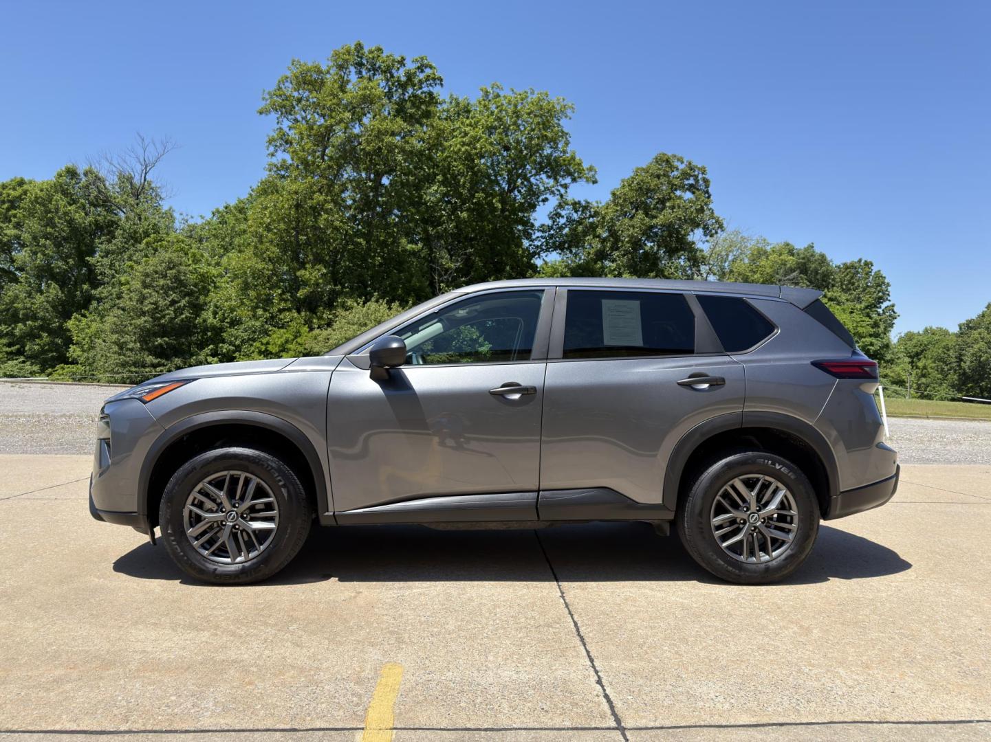 2024 GRAY /Black Nissan Rogue S (5N1BT3AA7RC) with an 1.5L 3 Cyl. engine, CVT transmission, located at 2990 Old Orchard Rd., Jackson, MO, 63755, 37.354214, -89.612106 - 2024 Nissan Rogue S 1-Owner 71xxx miles Front Wheel Drive 1.5L 3 Cyl. Automatic Backup Camera Bluetooth Cruise Power Windows/Locks/Mirrors We have financing available and we accept trades! Fill out a credit application on our website or come by today! If you have any questions, give us a - Photo#4