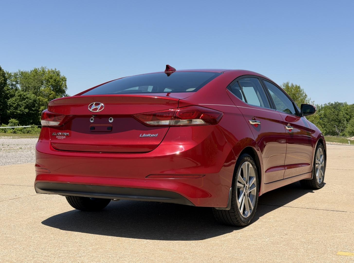 2017 RED /Gray Hyundai Elantra Limited (KMHD84LF6HU) with an 1.8L 4 Cyl. engine, Automatic transmission, located at 2990 Old Orchard Rd., Jackson, MO, 63755, 37.354214, -89.612106 - 2017 Hyundai Elantra Limited 1-Owner 104xxx miles Front Wheel Drive 2.0L 4 Cyl. Automatic Leather Backup Camera Power Driver Seat Heated Seats Bluetooth Cruise Power Windows/Locks/Mirrors We have financing available and we accept trades! Fill out a credit application on our website or c - Photo#8