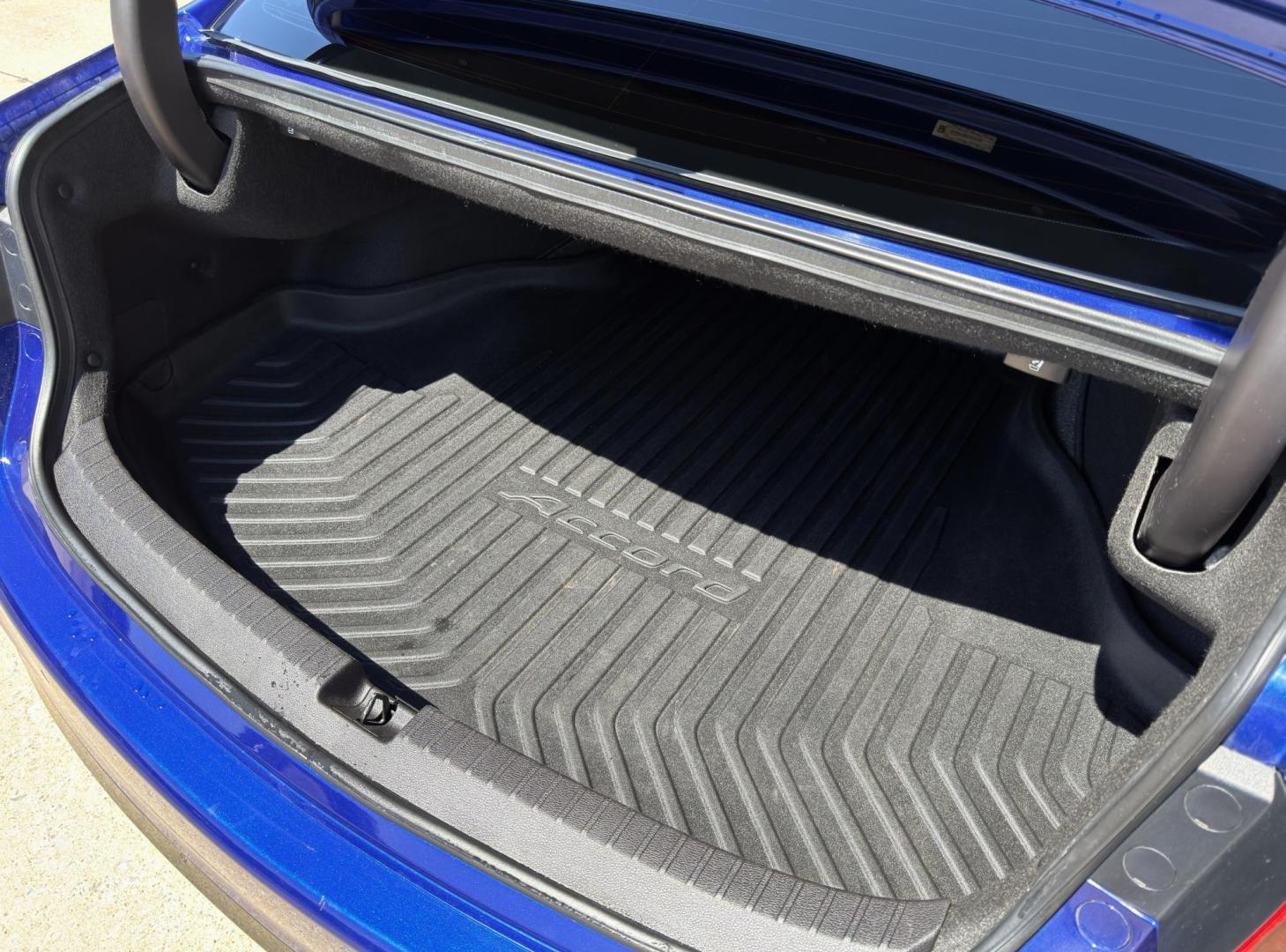 2019 BLUE /Black Acura TLX A-Spec 2.4L (19UUB1F68KA) with an 2.4L 4 Cyl. engine, Automatic transmission, located at 2990 Old Orchard Rd., Jackson, MO, 63755, 37.354214, -89.612106 - 2019 Acura TLX A-Spec 90xxx miles Front Wheel Drive 2.4L 4 Cyl. Automatic Navigation Power/Heated/Cooled Seats Backup Camera Sunroof Bluetooth Remote Start Cruise Power Windows/Locks/Mirrors We have financing available and we accept trades! Fill out a credit application on our website o - Photo#21
