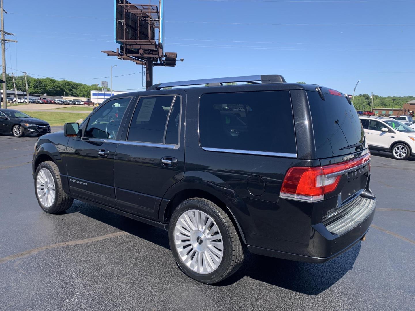 2015 BLACK /BLACK Lincoln Navigator 4WD (5LMJJ2JT8FE) with an 3.5L V6 DOHC 24V FFV engine, Automatic transmission, located at 506 S. Kingshighway, Cape Girardeau, MO, 63703, (573) 235-5000, 37.294991, -89.553635 - 2015 Lincoln Navigator 4WD 211,xxx miles Heated Seats Cooled Seats Power Tilt Wheel Bluetooth Sunroof 4 wheel drive Backup Camera 3rd. Row We have financing available and we accept trades! Fill out a credit application on our website or come by today! If you have any questions, give us a - Photo#5