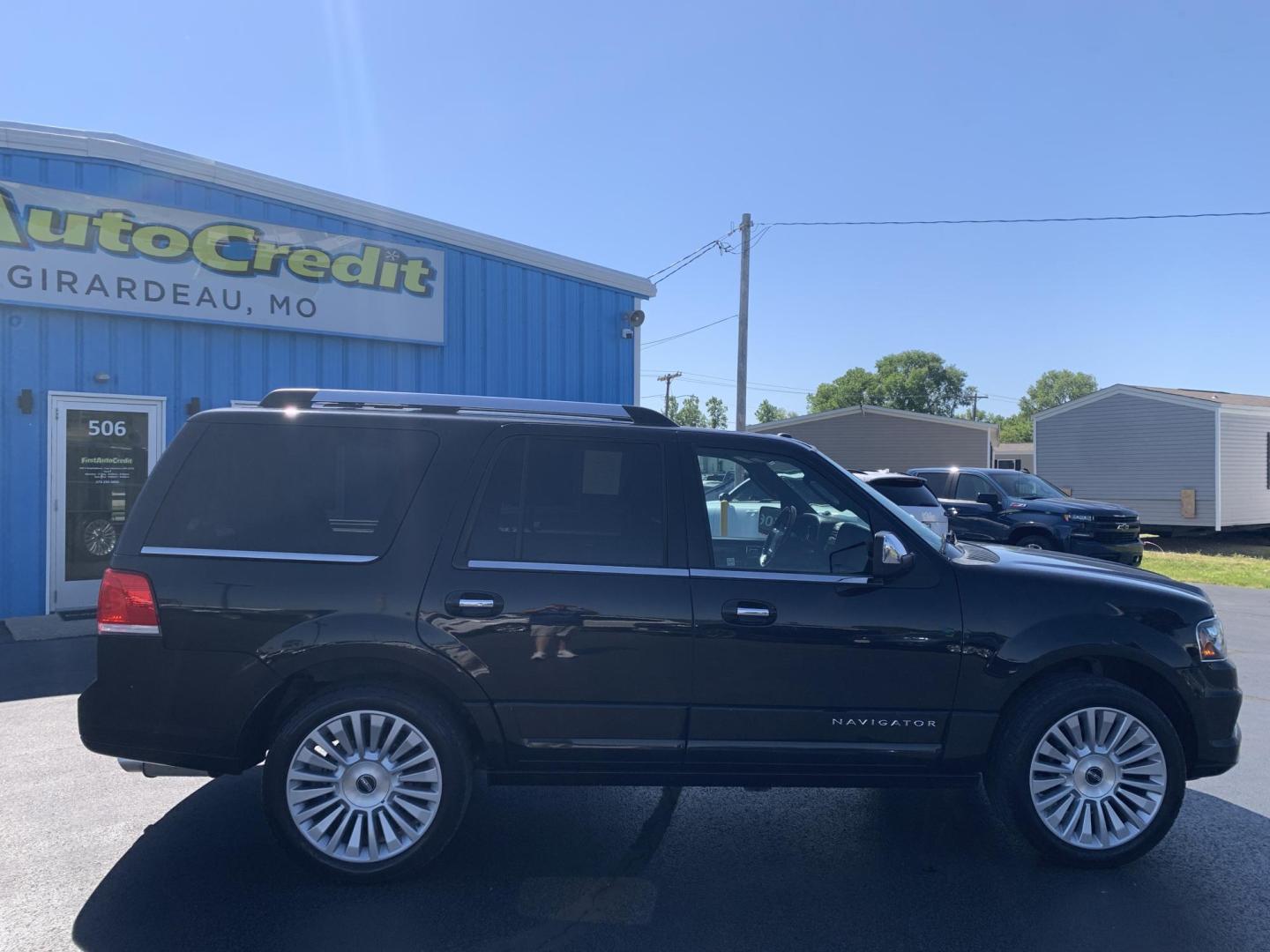 2015 BLACK /BLACK Lincoln Navigator 4WD (5LMJJ2JT8FE) with an 3.5L V6 DOHC 24V FFV engine, Automatic transmission, located at 506 S. Kingshighway, Cape Girardeau, MO, 63703, (573) 235-5000, 37.294991, -89.553635 - 2015 Lincoln Navigator 4WD 211,xxx miles Heated Seats Cooled Seats Power Tilt Wheel Bluetooth Sunroof 4 wheel drive Backup Camera 3rd. Row We have financing available and we accept trades! Fill out a credit application on our website or come by today! If you have any questions, give us a - Photo#11