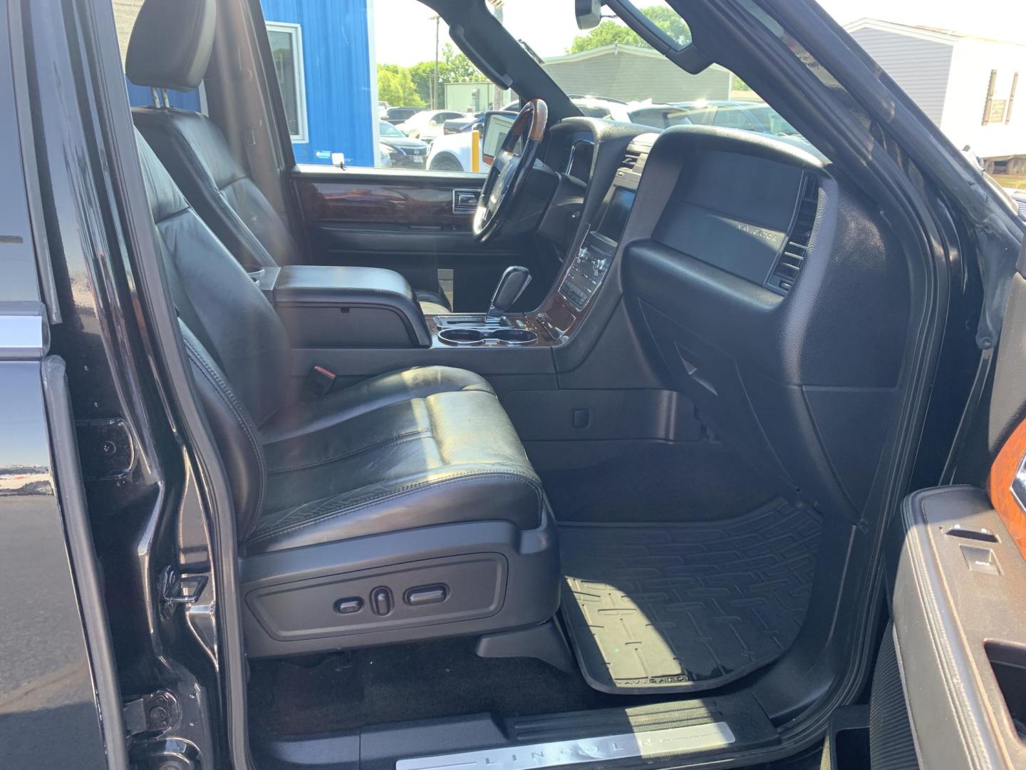 2015 BLACK /BLACK Lincoln Navigator 4WD (5LMJJ2JT8FE) with an 3.5L V6 DOHC 24V FFV engine, Automatic transmission, located at 506 S. Kingshighway, Cape Girardeau, MO, 63703, (573) 235-5000, 37.294991, -89.553635 - 2015 Lincoln Navigator 4WD 211,xxx miles Heated Seats Cooled Seats Power Tilt Wheel Bluetooth Sunroof 4 wheel drive Backup Camera 3rd. Row We have financing available and we accept trades! Fill out a credit application on our website or come by today! If you have any questions, give us a - Photo#13