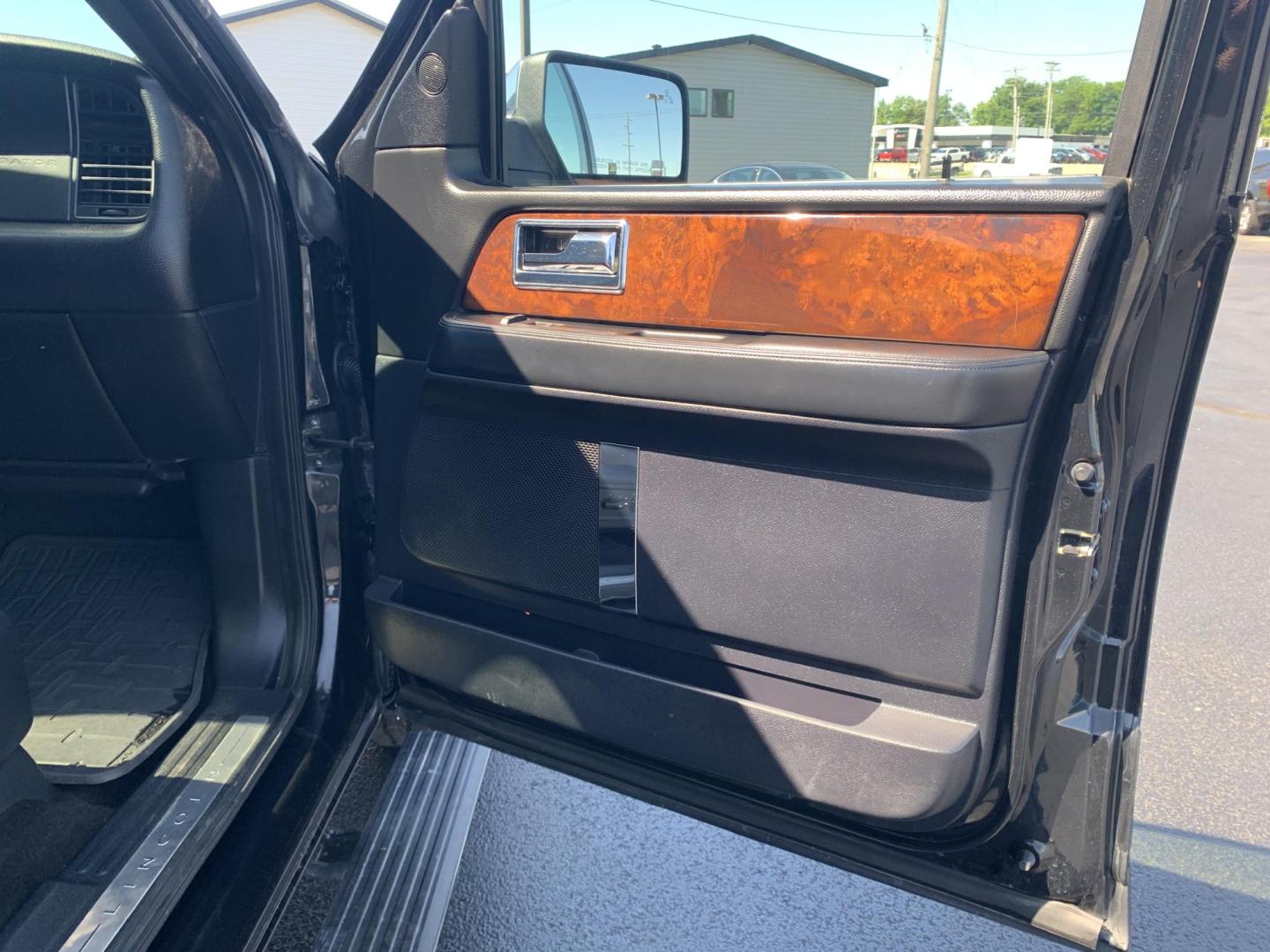 2015 BLACK /BLACK Lincoln Navigator 4WD (5LMJJ2JT8FE) with an 3.5L V6 DOHC 24V FFV engine, Automatic transmission, located at 506 S. Kingshighway, Cape Girardeau, MO, 63703, (573) 235-5000, 37.294991, -89.553635 - 2015 Lincoln Navigator 4WD 211,xxx miles Heated Seats Cooled Seats Power Tilt Wheel Bluetooth Sunroof 4 wheel drive Backup Camera 3rd. Row We have financing available and we accept trades! Fill out a credit application on our website or come by today! If you have any questions, give us a - Photo#12