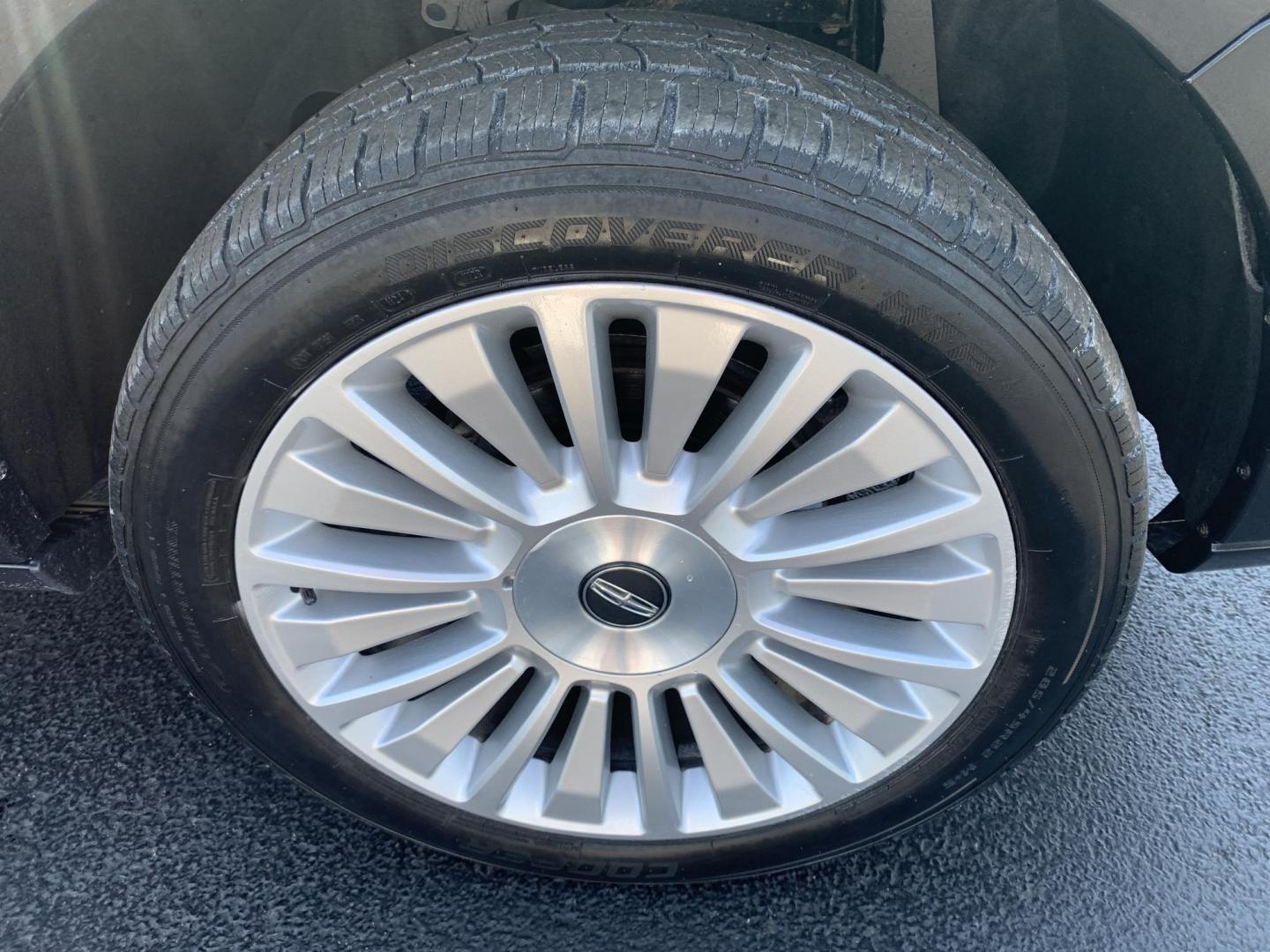 2015 BLACK /BLACK Lincoln Navigator 4WD (5LMJJ2JT8FE) with an 3.5L V6 DOHC 24V FFV engine, Automatic transmission, located at 506 S. Kingshighway, Cape Girardeau, MO, 63703, (573) 235-5000, 37.294991, -89.553635 - 2015 Lincoln Navigator 4WD 211,xxx miles Heated Seats Cooled Seats Power Tilt Wheel Bluetooth Sunroof 4 wheel drive Backup Camera 3rd. Row We have financing available and we accept trades! Fill out a credit application on our website or come by today! If you have any questions, give us a - Photo#38