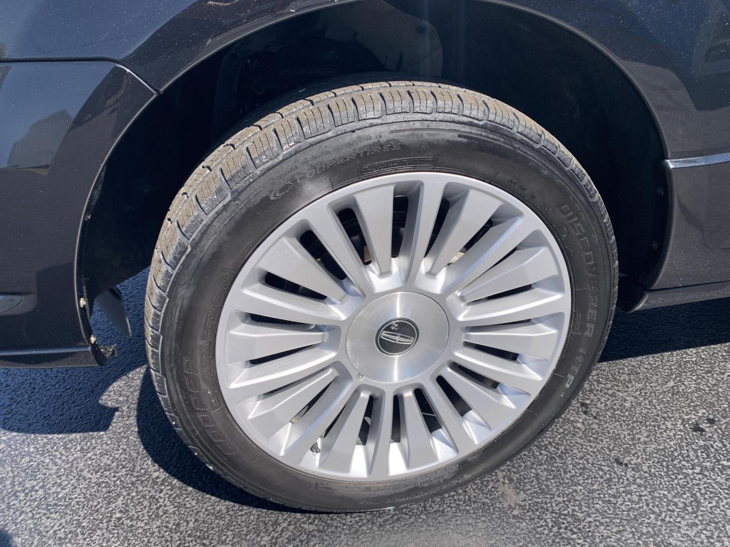 2015 BLACK /BLACK Lincoln Navigator 4WD (5LMJJ2JT8FE) with an 3.5L V6 DOHC 24V FFV engine, Automatic transmission, located at 506 S. Kingshighway, Cape Girardeau, MO, 63703, (573) 235-5000, 37.294991, -89.553635 - 2015 Lincoln Navigator 4WD 211,xxx miles Heated Seats Cooled Seats Power Tilt Wheel Bluetooth Sunroof 4 wheel drive Backup Camera 3rd. Row We have financing available and we accept trades! Fill out a credit application on our website or come by today! If you have any questions, give us a - Photo#41