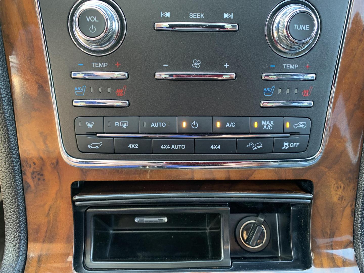 2015 BLACK /BLACK Lincoln Navigator 4WD (5LMJJ2JT8FE) with an 3.5L V6 DOHC 24V FFV engine, Automatic transmission, located at 506 S. Kingshighway, Cape Girardeau, MO, 63703, (573) 235-5000, 37.294991, -89.553635 - 2015 Lincoln Navigator 4WD 211,xxx miles Heated Seats Cooled Seats Power Tilt Wheel Bluetooth Sunroof 4 wheel drive Backup Camera 3rd. Row We have financing available and we accept trades! Fill out a credit application on our website or come by today! If you have any questions, give us a - Photo#35