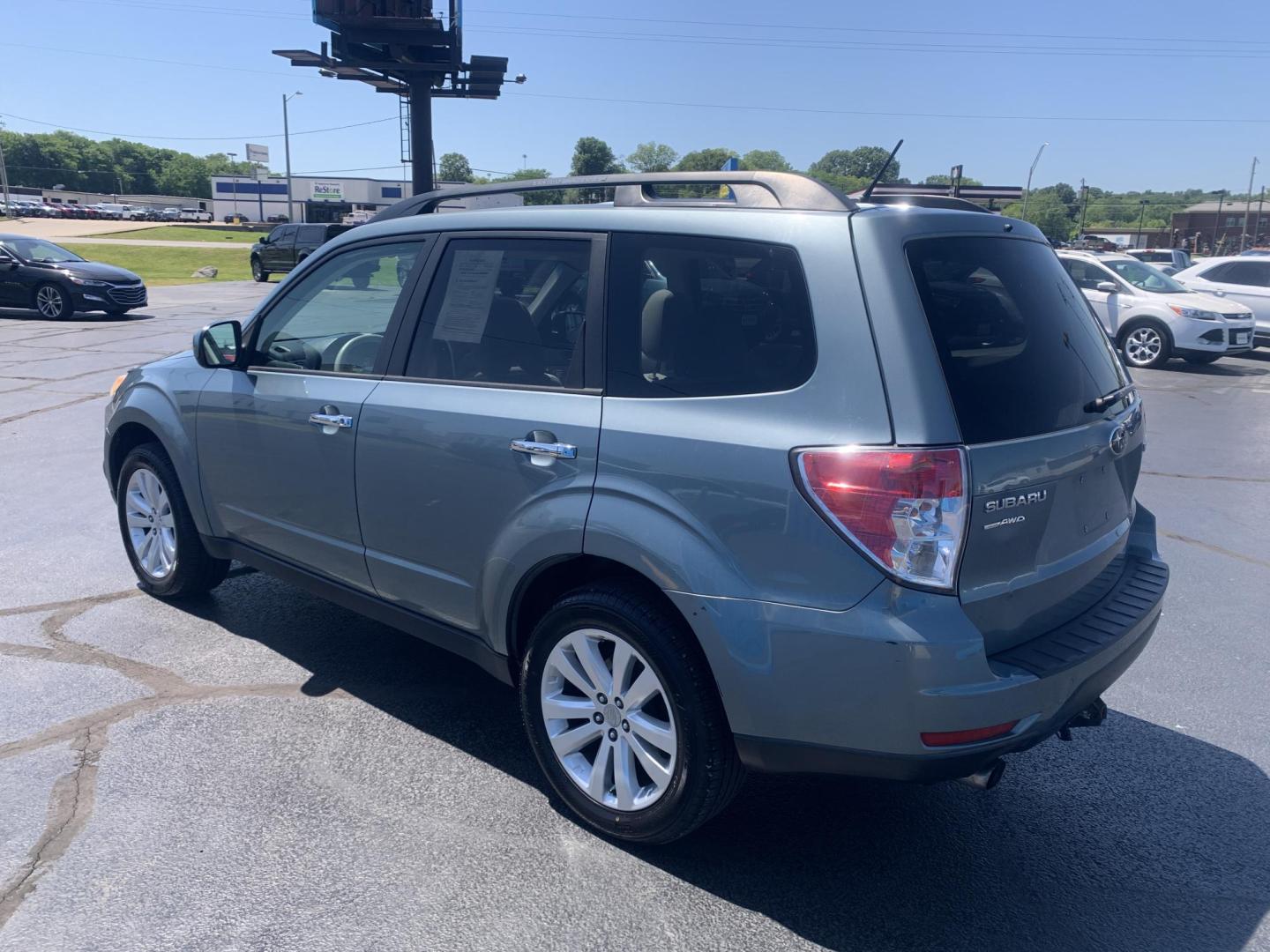 2011 BLUE /GRAY Subaru Forester 2.5X Premium (JF2SHBDC4BH) with an 2.5L H4 SOHC 16V engine, Automatic transmission, located at 506 S. Kingshighway, Cape Girardeau, MO, 63703, (573) 235-5000, 37.294991, -89.553635 - 2011 Subaru Forester 2.5X Premium Only 77,xxx miles AWD Sunroof Power Seat Cruise Heated Seats We have financing available and we accept trades! Fill out a credit application on our website or come by today! If you have any questions, give us a call at (573) 235-5000 or visit our website at - Photo#5
