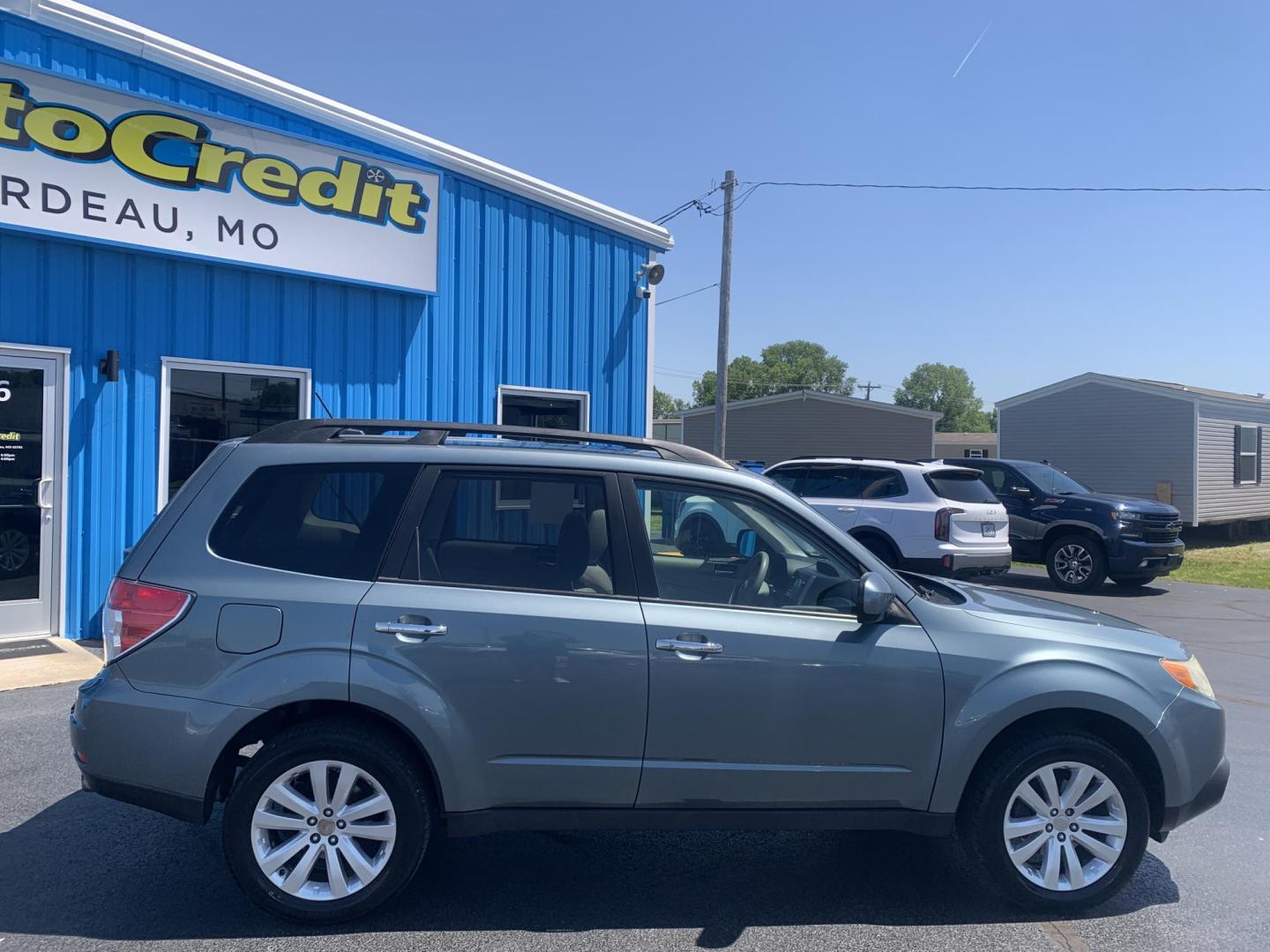 2011 BLUE /GRAY Subaru Forester 2.5X Premium (JF2SHBDC4BH) with an 2.5L H4 SOHC 16V engine, Automatic transmission, located at 506 S. Kingshighway, Cape Girardeau, MO, 63703, (573) 235-5000, 37.294991, -89.553635 - 2011 Subaru Forester 2.5X Premium Only 77,xxx miles AWD Sunroof Power Seat Cruise Heated Seats We have financing available and we accept trades! Fill out a credit application on our website or come by today! If you have any questions, give us a call at (573) 235-5000 or visit our website at - Photo#9