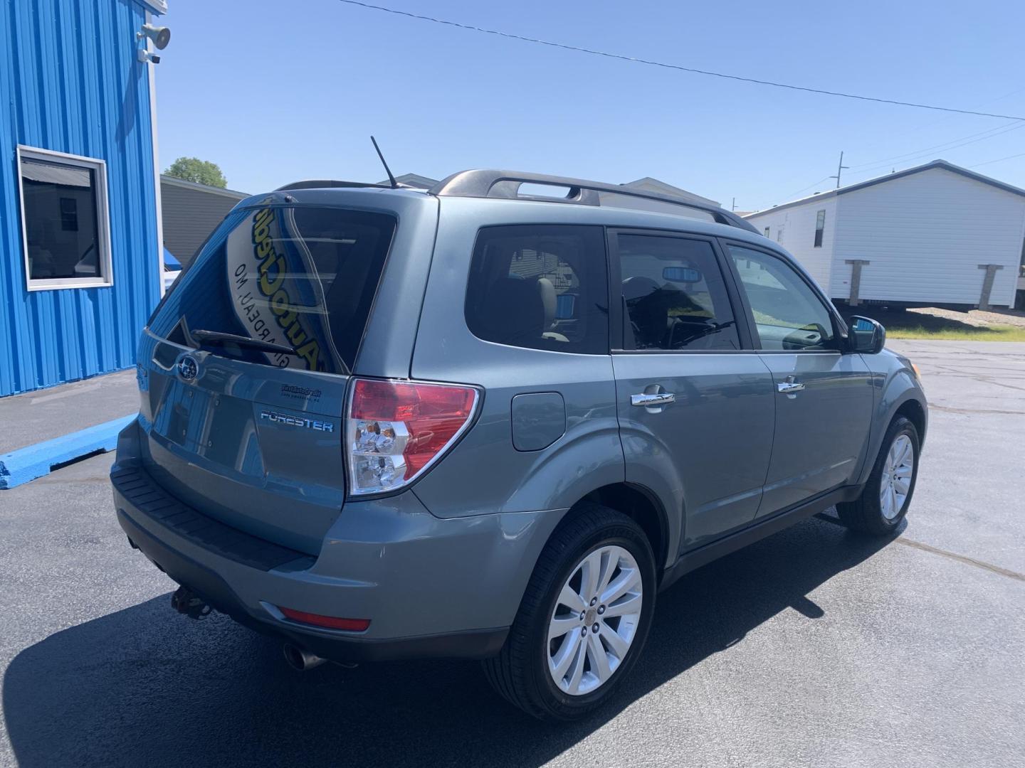 2011 BLUE /GRAY Subaru Forester 2.5X Premium (JF2SHBDC4BH) with an 2.5L H4 SOHC 16V engine, Automatic transmission, located at 506 S. Kingshighway, Cape Girardeau, MO, 63703, (573) 235-5000, 37.294991, -89.553635 - 2011 Subaru Forester 2.5X Premium Only 77,xxx miles AWD Sunroof Power Seat Cruise Heated Seats We have financing available and we accept trades! Fill out a credit application on our website or come by today! If you have any questions, give us a call at (573) 235-5000 or visit our website at - Photo#8