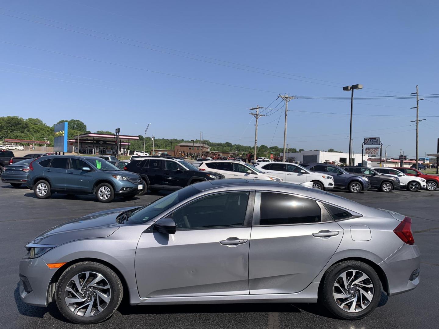 2018 SILVER /GRAY Honda Civic EX Sedan (19XFC2F72JE) with an 2.0L L4 DOHC 16V engine, Automatic transmission, located at 506 S. Kingshighway, Cape Girardeau, MO, 63703, (573) 235-5000, 37.294991, -89.553635 - Alarm System Bluetooth Cloth Seats Cruise Control Power Outlet Power Windows/Locks/Mirrors Keyless Entry Push-Button Engine Start Rear Window Defroster Remote Engine Start Steering Wheel Controls Tilt Steering Wheel USB Port We have financing available and we accept trades! Fill out a - Photo#4