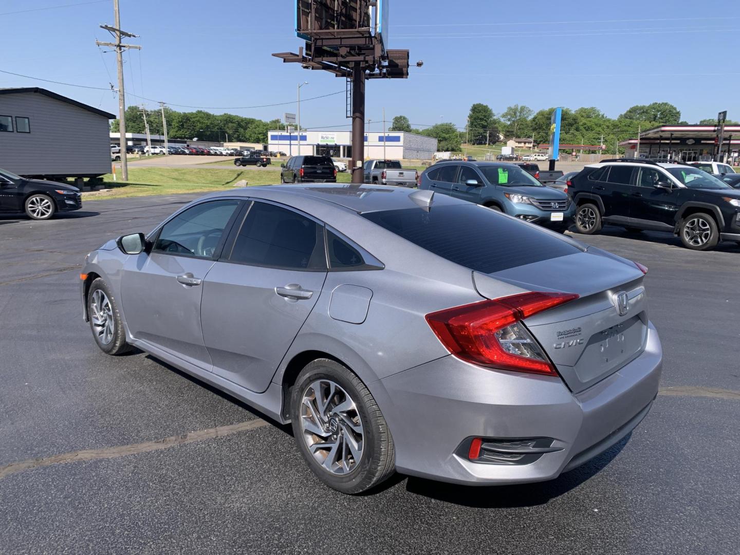 2018 SILVER /GRAY Honda Civic EX Sedan (19XFC2F72JE) with an 2.0L L4 DOHC 16V engine, Automatic transmission, located at 506 S. Kingshighway, Cape Girardeau, MO, 63703, (573) 235-5000, 37.294991, -89.553635 - Alarm System Bluetooth Cloth Seats Cruise Control Power Outlet Power Windows/Locks/Mirrors Keyless Entry Push-Button Engine Start Rear Window Defroster Remote Engine Start Steering Wheel Controls Tilt Steering Wheel USB Port We have financing available and we accept trades! Fill out a - Photo#6
