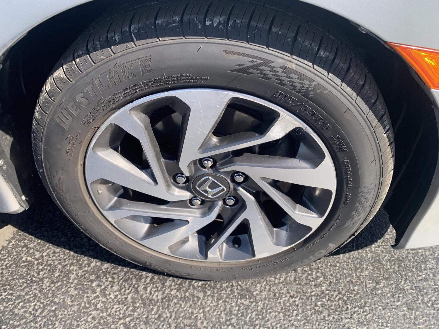 2018 SILVER /GRAY Honda Civic EX Sedan (19XFC2F72JE) with an 2.0L L4 DOHC 16V engine, Automatic transmission, located at 506 S. Kingshighway, Cape Girardeau, MO, 63703, (573) 235-5000, 37.294991, -89.553635 - Alarm System Bluetooth Cloth Seats Cruise Control Power Outlet Power Windows/Locks/Mirrors Keyless Entry Push-Button Engine Start Rear Window Defroster Remote Engine Start Steering Wheel Controls Tilt Steering Wheel USB Port We have financing available and we accept trades! Fill out a - Photo#31