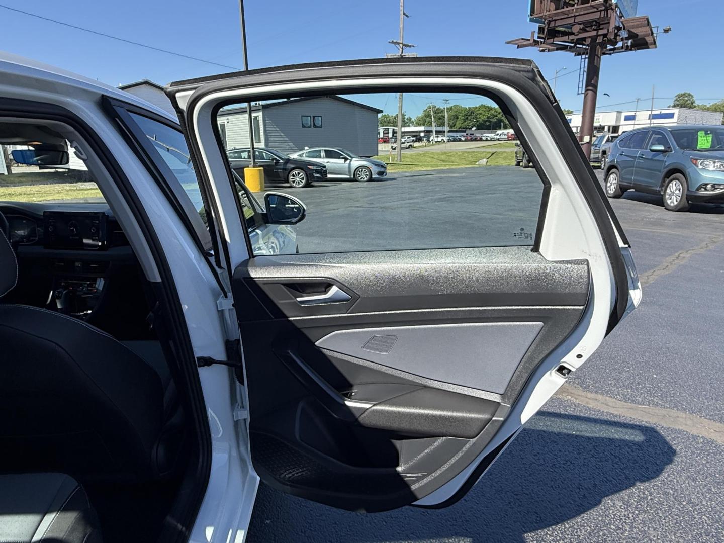 2025 WHITE /Black Volkswagen Jetta SE (3VW7X7BU9SM) with an 1.5L L4 DOHC 16V engine, Automatic transmission, located at 506 S. Kingshighway, Cape Girardeau, MO, 63703, (573) 235-5000, 37.294991, -89.553635 - 2025 Volkswagen Jetta SE 65xxx miles Front Wheel Drive 1.5L 4 Cyl Automatic Leather Backup Camera Power Driver Seat Heated Seats Sunroof Bluetooth Remote Start Cruise Power Windows/Locks/Mirrors We have financing available and we accept trades! Fill out a credit application on our webs - Photo#11
