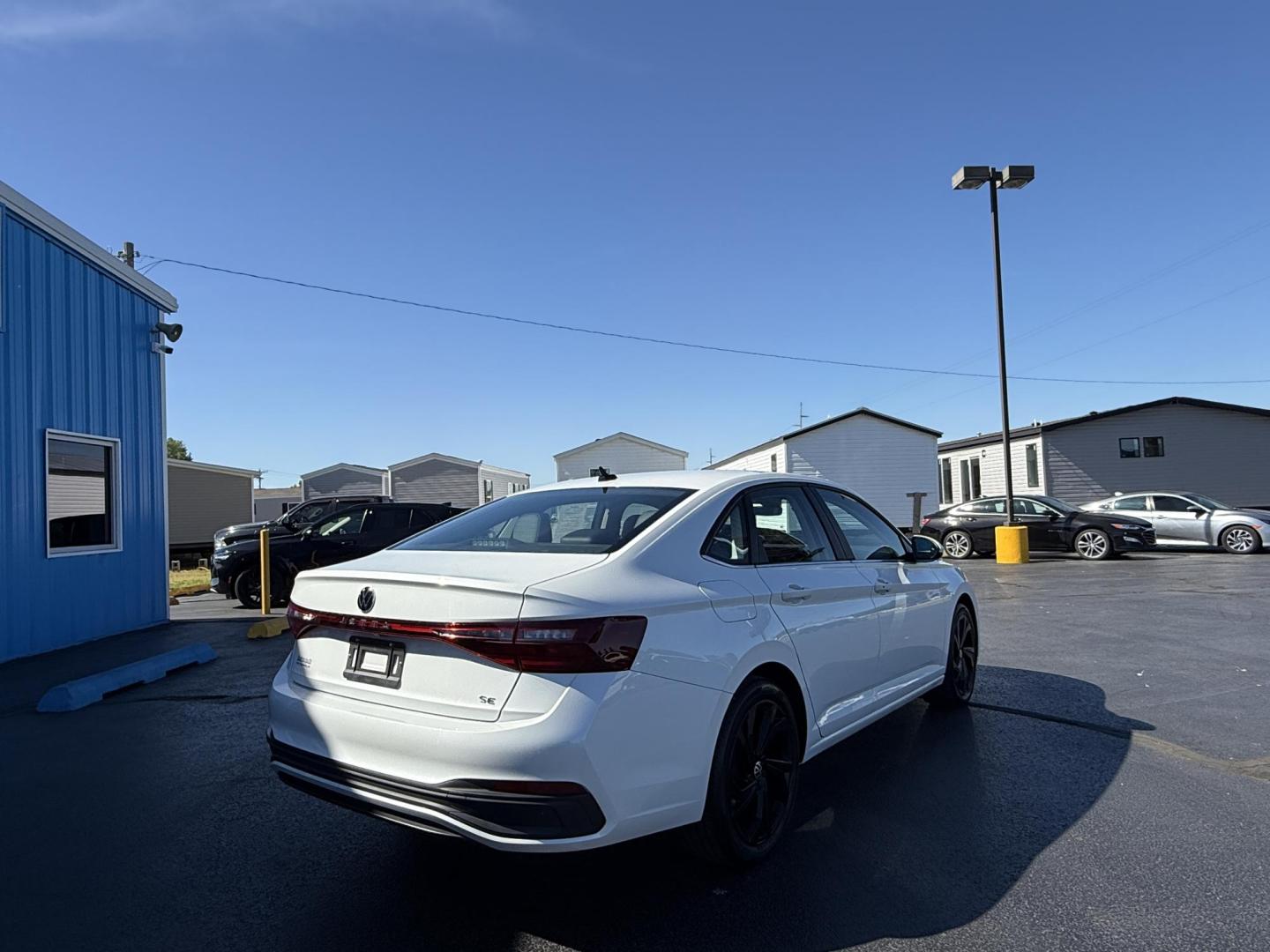 2025 WHITE /Black Volkswagen Jetta SE (3VW7X7BU9SM) with an 1.5L L4 DOHC 16V engine, Automatic transmission, located at 506 S. Kingshighway, Cape Girardeau, MO, 63703, (573) 235-5000, 37.294991, -89.553635 - 2025 Volkswagen Jetta SE 65xxx miles Front Wheel Drive 1.5L 4 Cyl Automatic Leather Backup Camera Power Driver Seat Heated Seats Sunroof Bluetooth Remote Start Cruise Power Windows/Locks/Mirrors We have financing available and we accept trades! Fill out a credit application on our webs - Photo#7