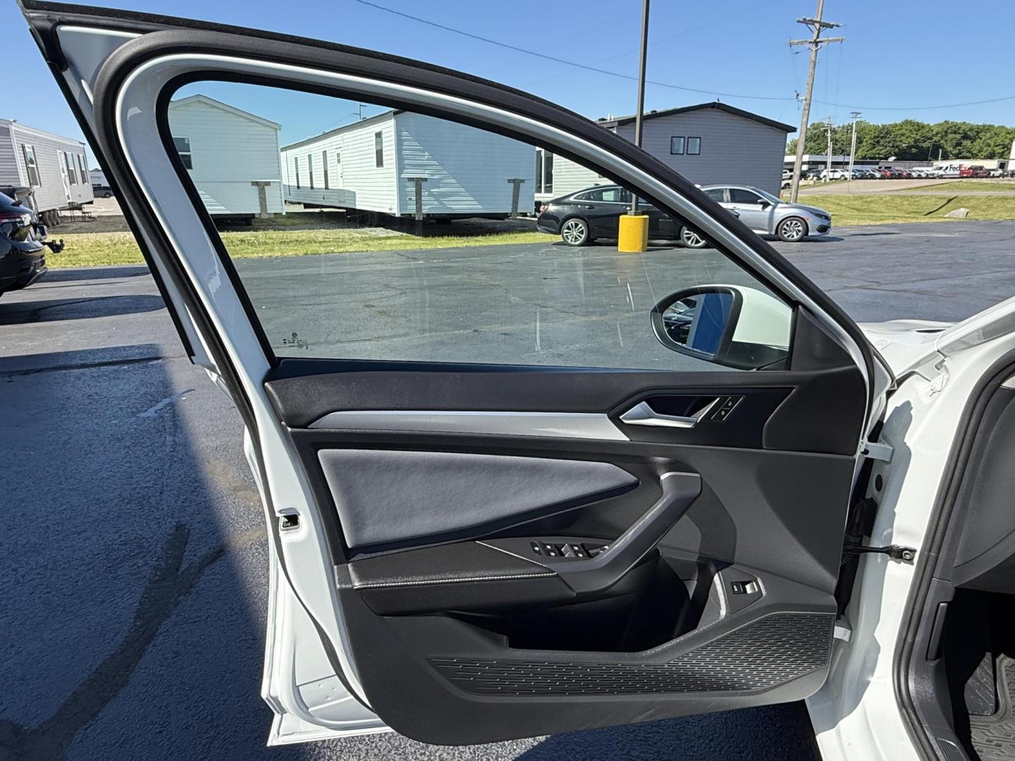 2025 WHITE /Black Volkswagen Jetta SE (3VW7X7BU9SM) with an 1.5L L4 DOHC 16V engine, Automatic transmission, located at 506 S. Kingshighway, Cape Girardeau, MO, 63703, (573) 235-5000, 37.294991, -89.553635 - 2025 Volkswagen Jetta SE 65xxx miles Front Wheel Drive 1.5L 4 Cyl Automatic Leather Backup Camera Power Driver Seat Heated Seats Sunroof Bluetooth Remote Start Cruise Power Windows/Locks/Mirrors We have financing available and we accept trades! Fill out a credit application on our webs - Photo#16