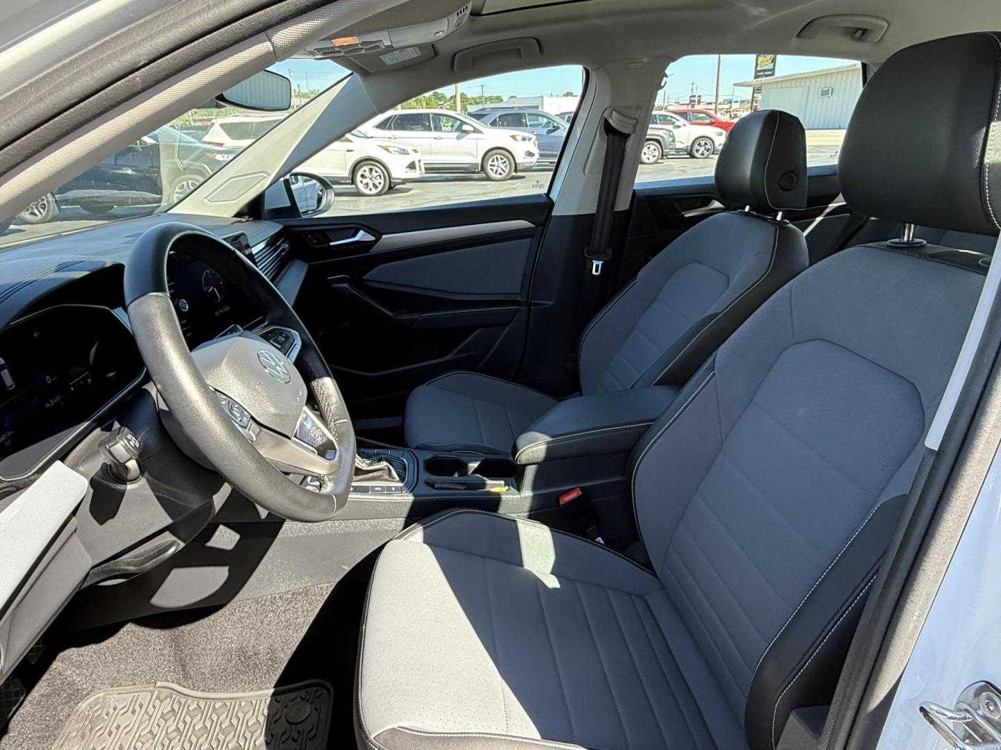 2025 WHITE /Black Volkswagen Jetta SE (3VW7X7BU9SM) with an 1.5L L4 DOHC 16V engine, Automatic transmission, located at 506 S. Kingshighway, Cape Girardeau, MO, 63703, (573) 235-5000, 37.294991, -89.553635 - 2025 Volkswagen Jetta SE 65xxx miles Front Wheel Drive 1.5L 4 Cyl Automatic Leather Backup Camera Power Driver Seat Heated Seats Sunroof Bluetooth Remote Start Cruise Power Windows/Locks/Mirrors We have financing available and we accept trades! Fill out a credit application on our webs - Photo#17