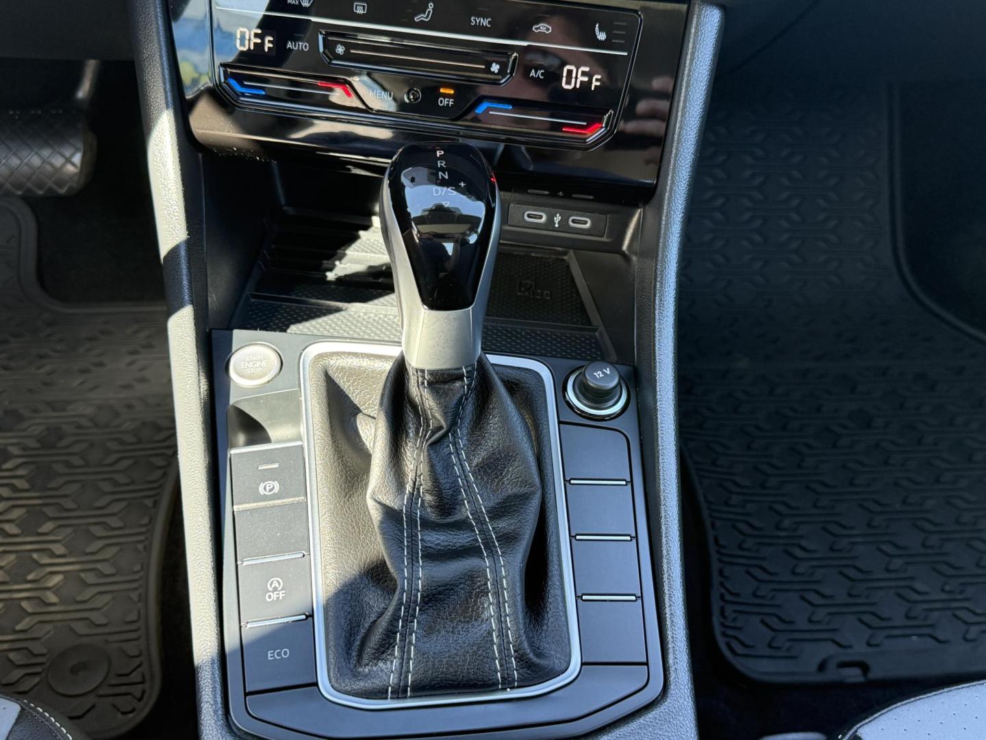 2025 WHITE /Black Volkswagen Jetta SE (3VW7X7BU9SM) with an 1.5L L4 DOHC 16V engine, Automatic transmission, located at 506 S. Kingshighway, Cape Girardeau, MO, 63703, (573) 235-5000, 37.294991, -89.553635 - 2025 Volkswagen Jetta SE 65xxx miles Front Wheel Drive 1.5L 4 Cyl Automatic Leather Backup Camera Power Driver Seat Heated Seats Sunroof Bluetooth Remote Start Cruise Power Windows/Locks/Mirrors We have financing available and we accept trades! Fill out a credit application on our webs - Photo#21