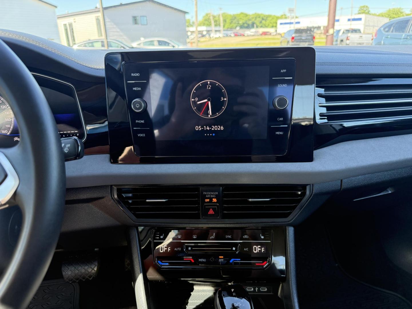 2025 WHITE /Black Volkswagen Jetta SE (3VW7X7BU9SM) with an 1.5L L4 DOHC 16V engine, Automatic transmission, located at 506 S. Kingshighway, Cape Girardeau, MO, 63703, (573) 235-5000, 37.294991, -89.553635 - 2025 Volkswagen Jetta SE 65xxx miles Front Wheel Drive 1.5L 4 Cyl Automatic Leather Backup Camera Power Driver Seat Heated Seats Sunroof Bluetooth Remote Start Cruise Power Windows/Locks/Mirrors We have financing available and we accept trades! Fill out a credit application on our webs - Photo#22